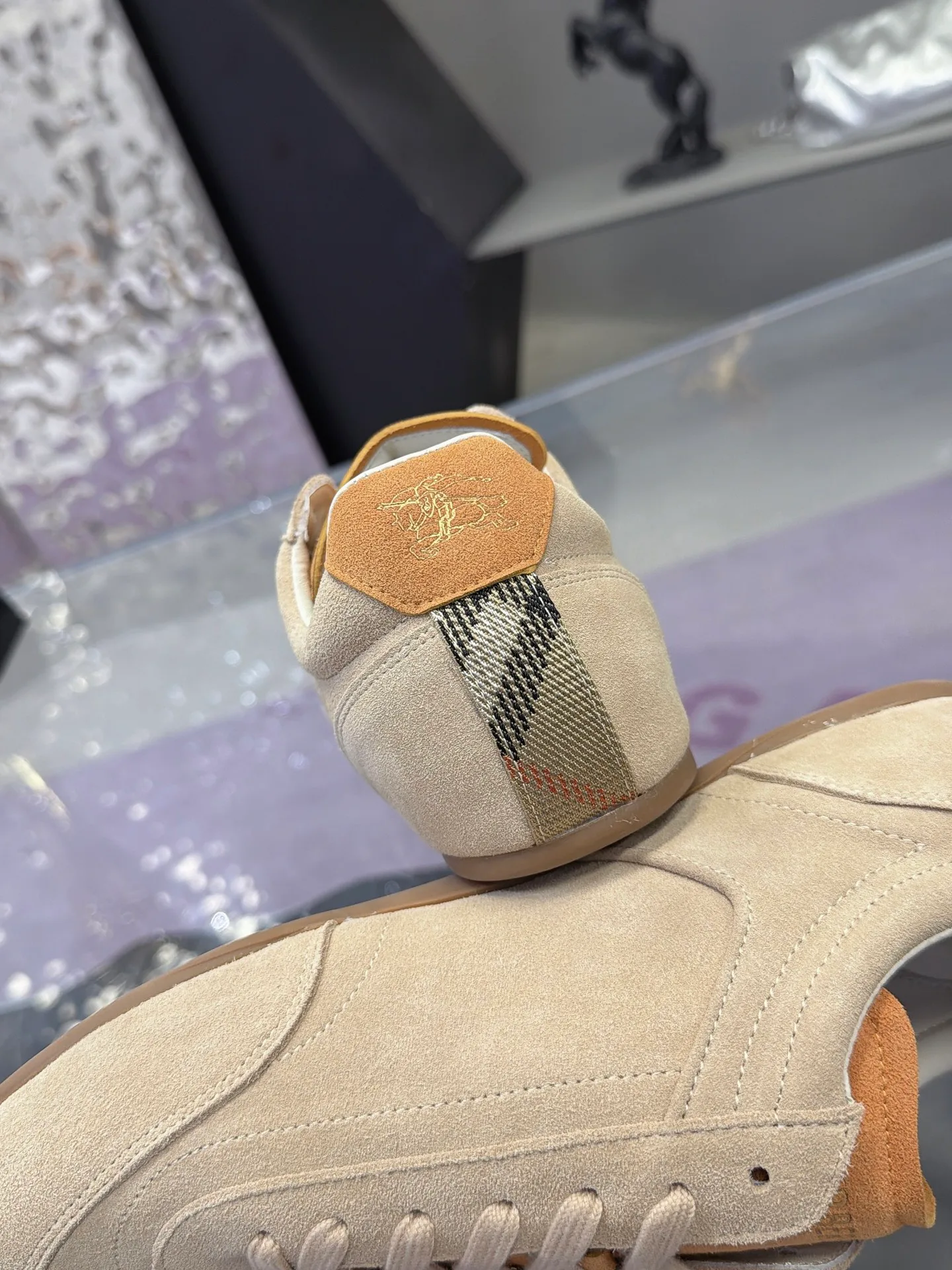 Кроссовки Женские Burberry 18025573