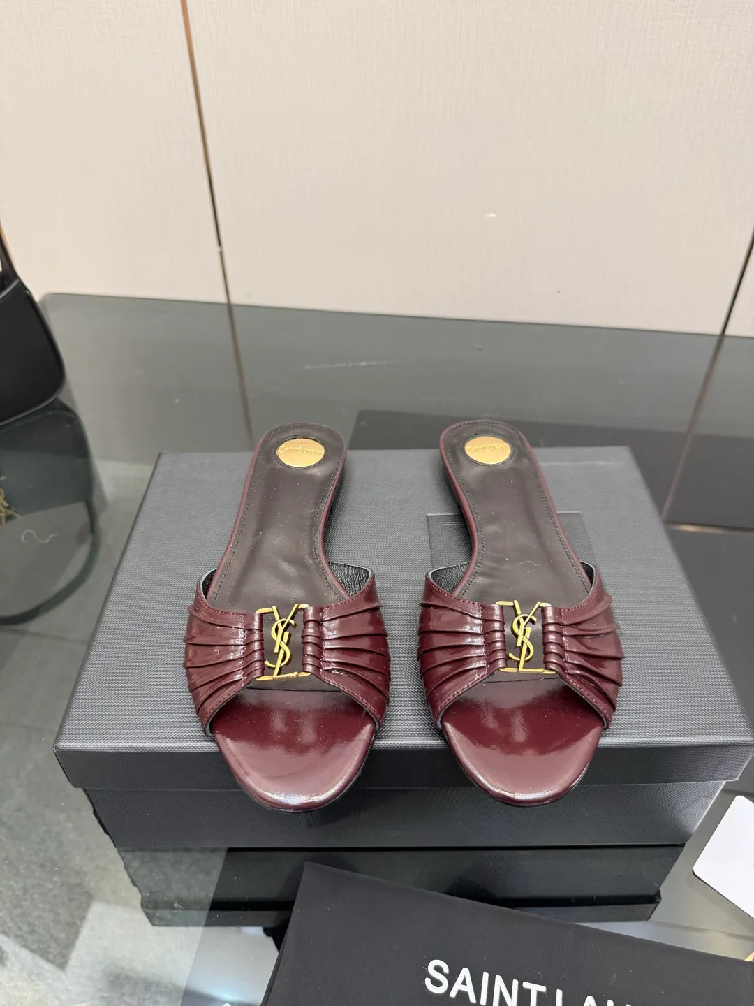 Шлепанцы Женские Saint Laurent 11668830