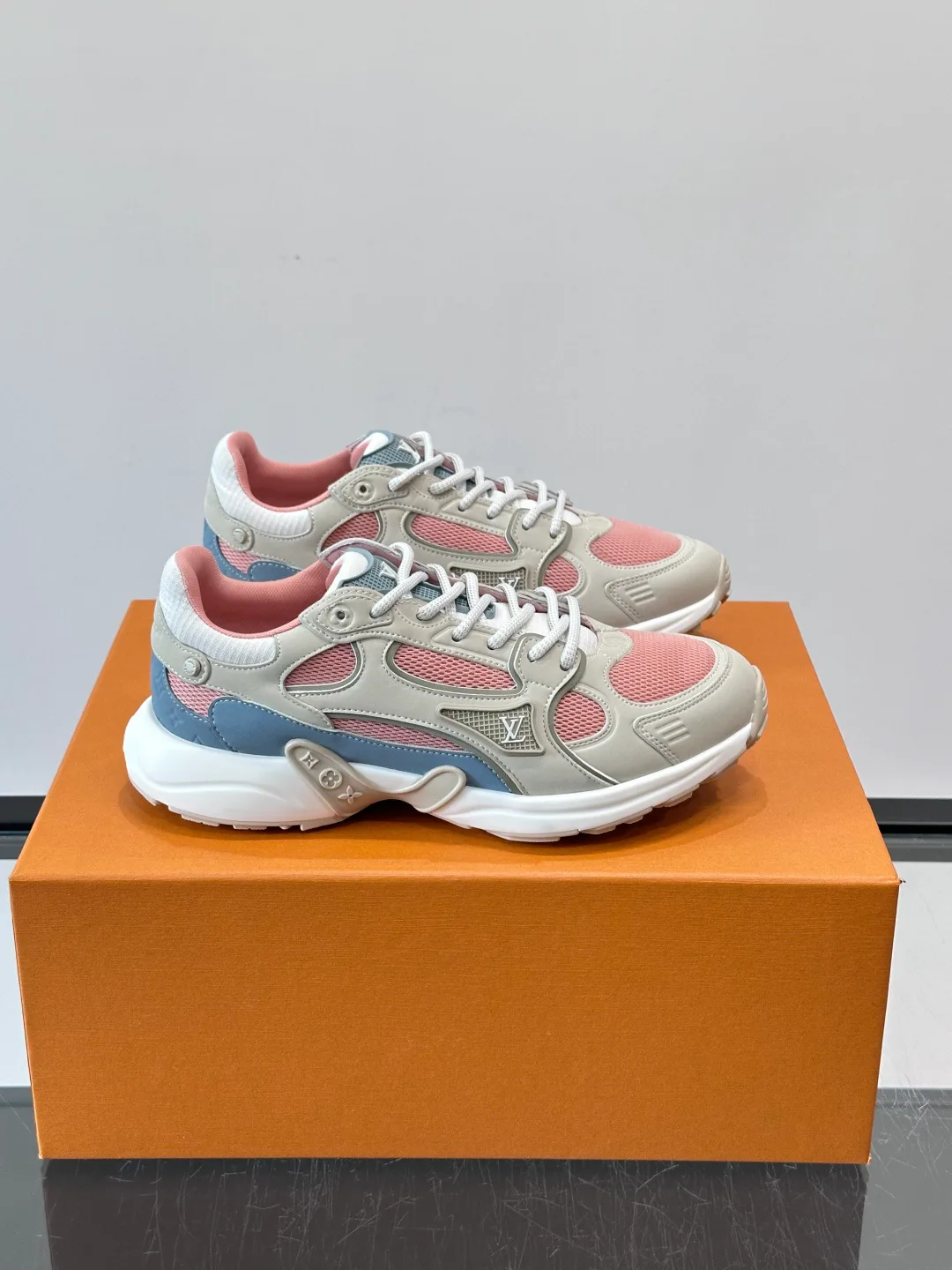 Кроссовки Женские Louis Vuitton 12917700