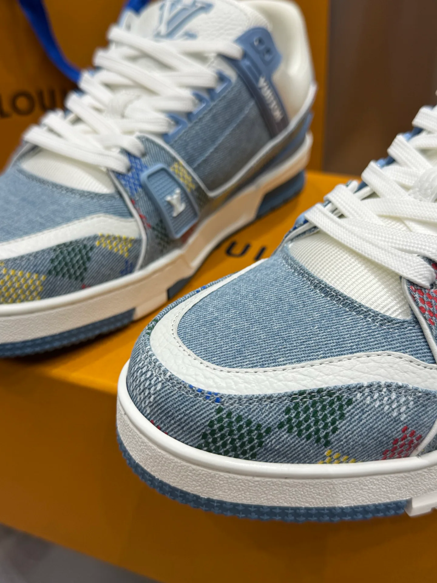 Кроссовки Мужские Louis Vuitton 19073348