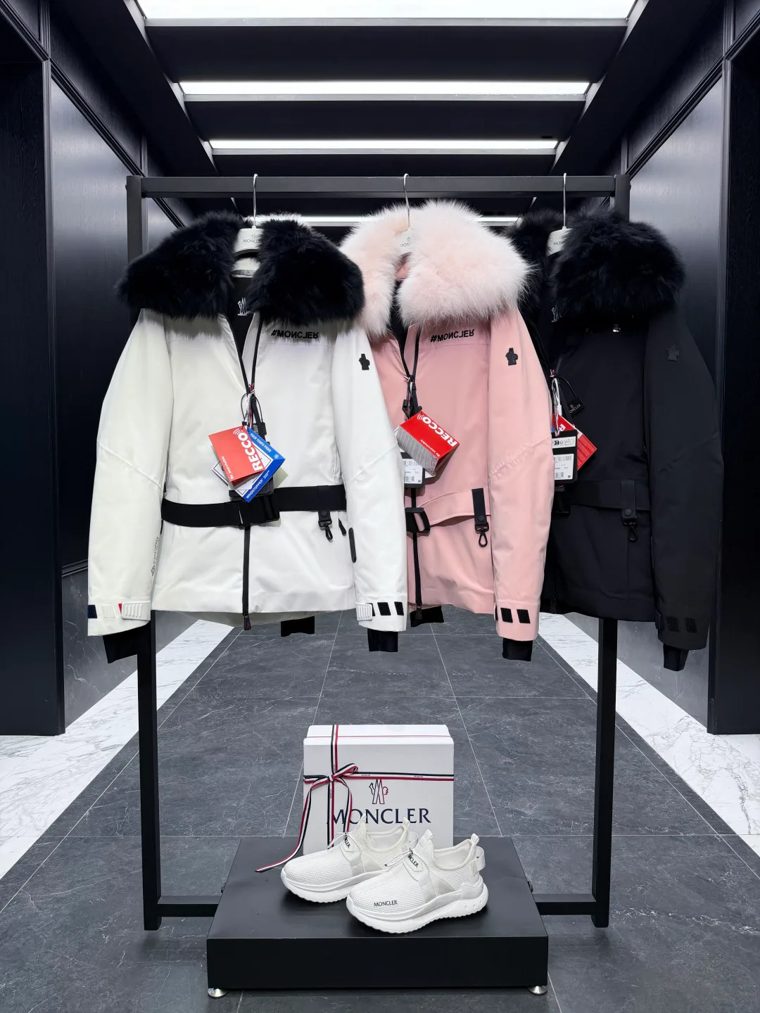 Куртки И Пуховики Женские Moncler 18133611