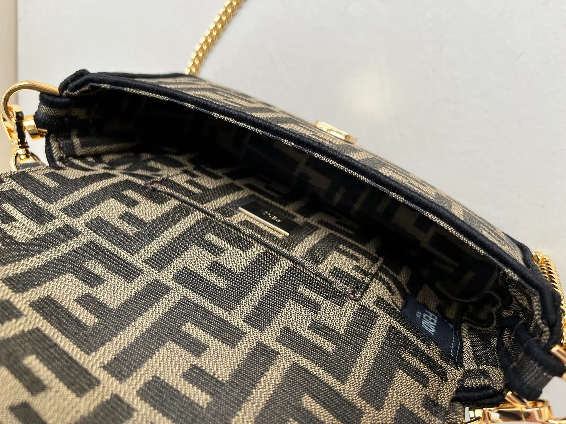 Сумки На Ремне Женские Fendi 1253896