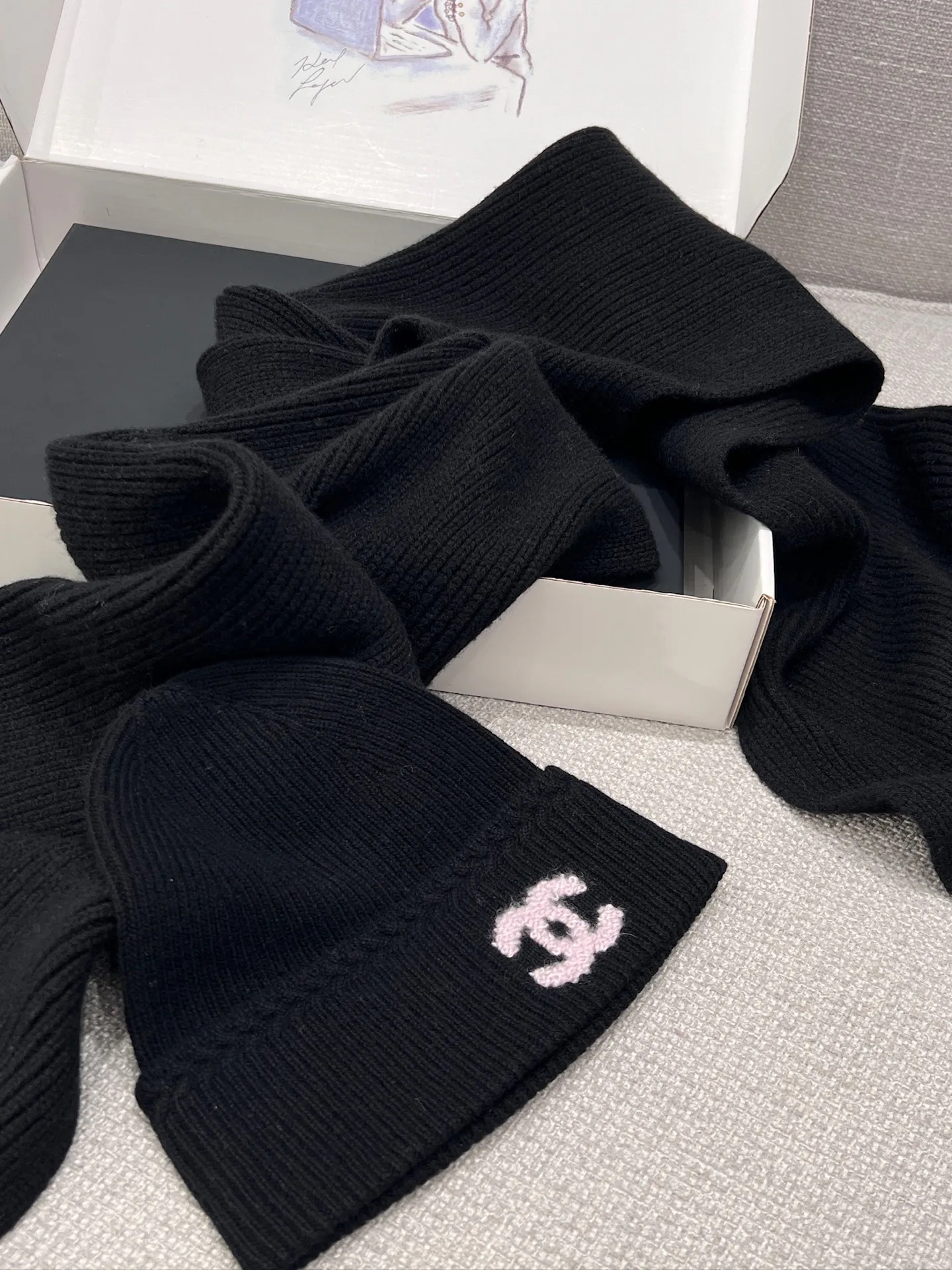 Шарфы Chanel 17913683