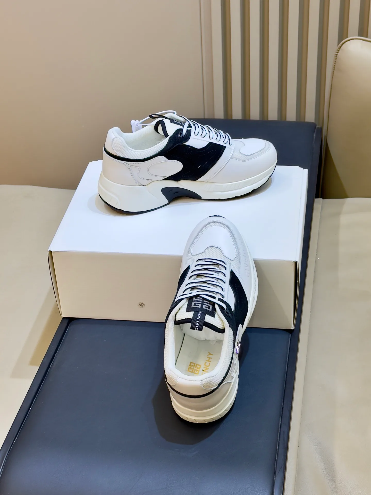 Кроссовки Женские Givenchy 18073544