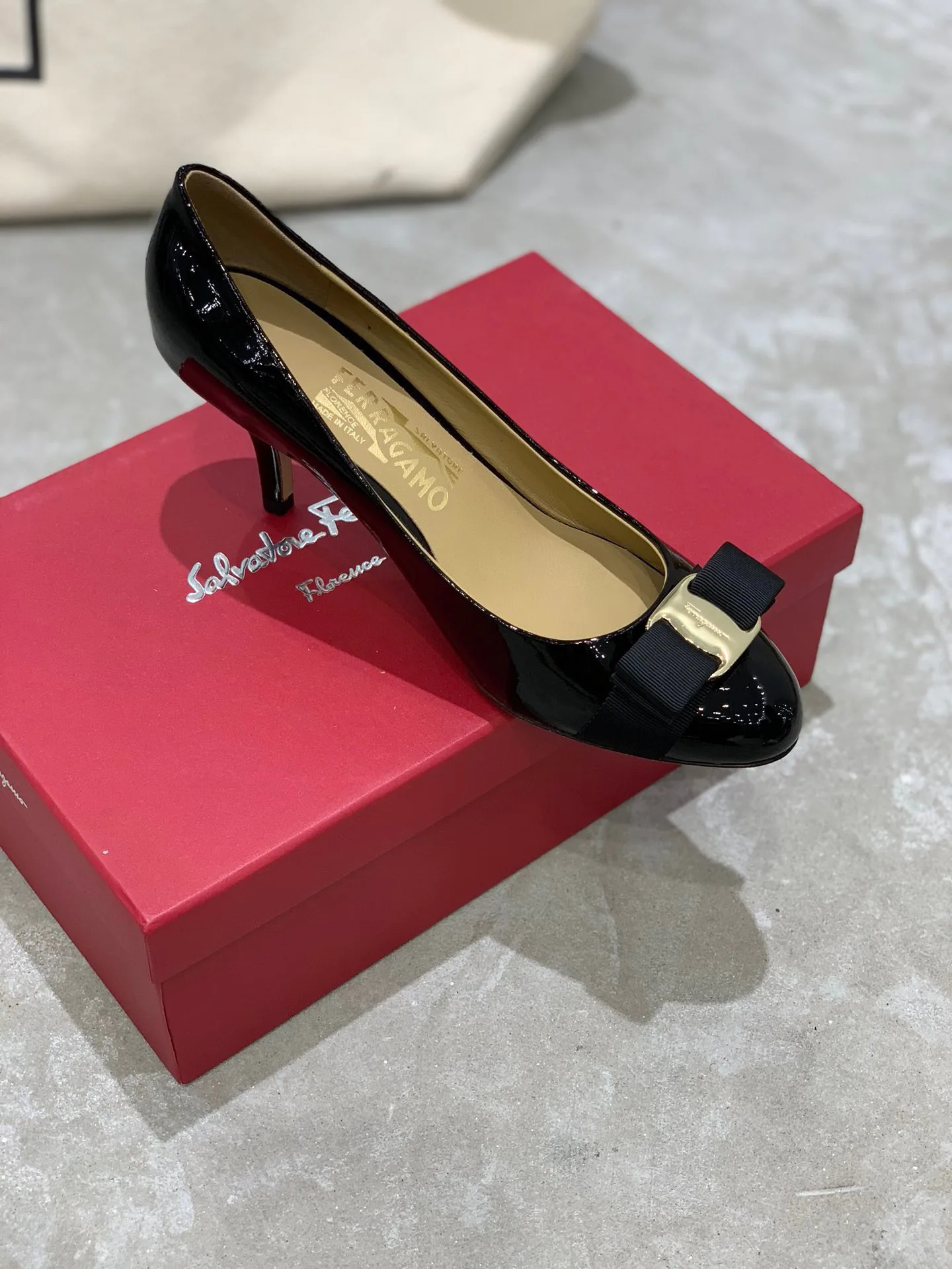 Туфли Женские Salvatore Ferragamo 18340724