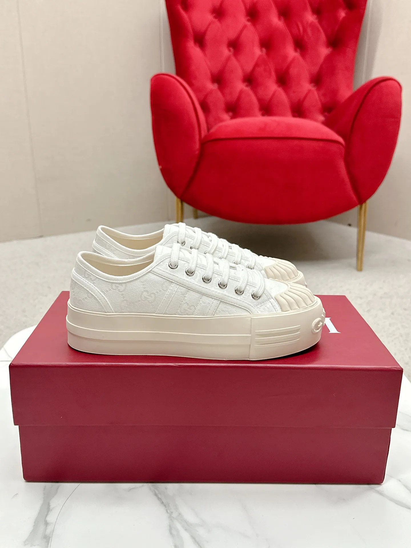 Кроссовки Женские Gucci 17746024