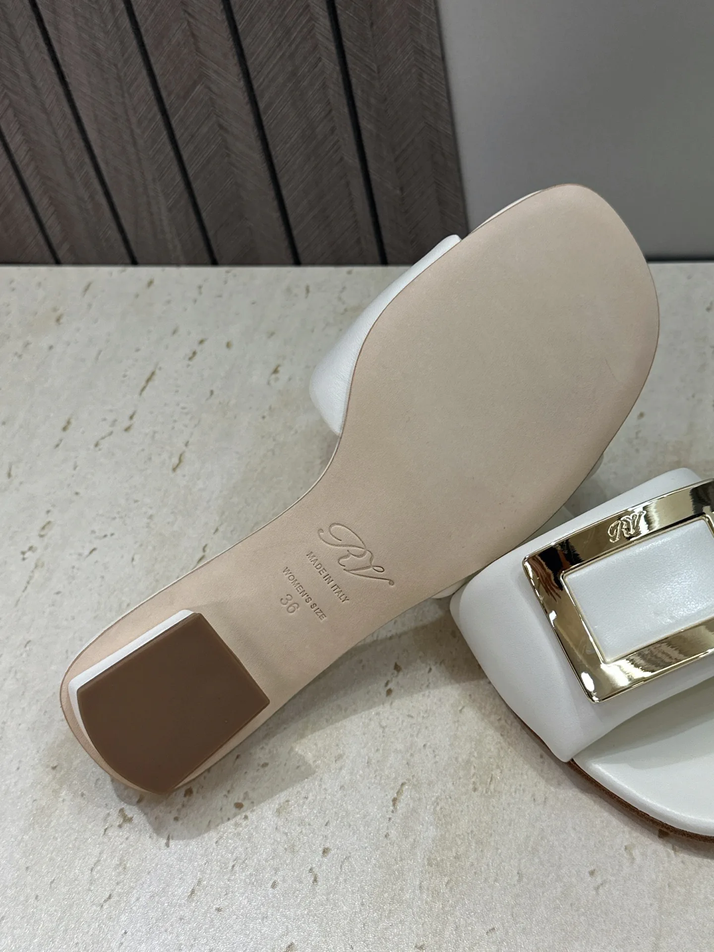 Шлепанцы Женские Roger Vivier 16910355