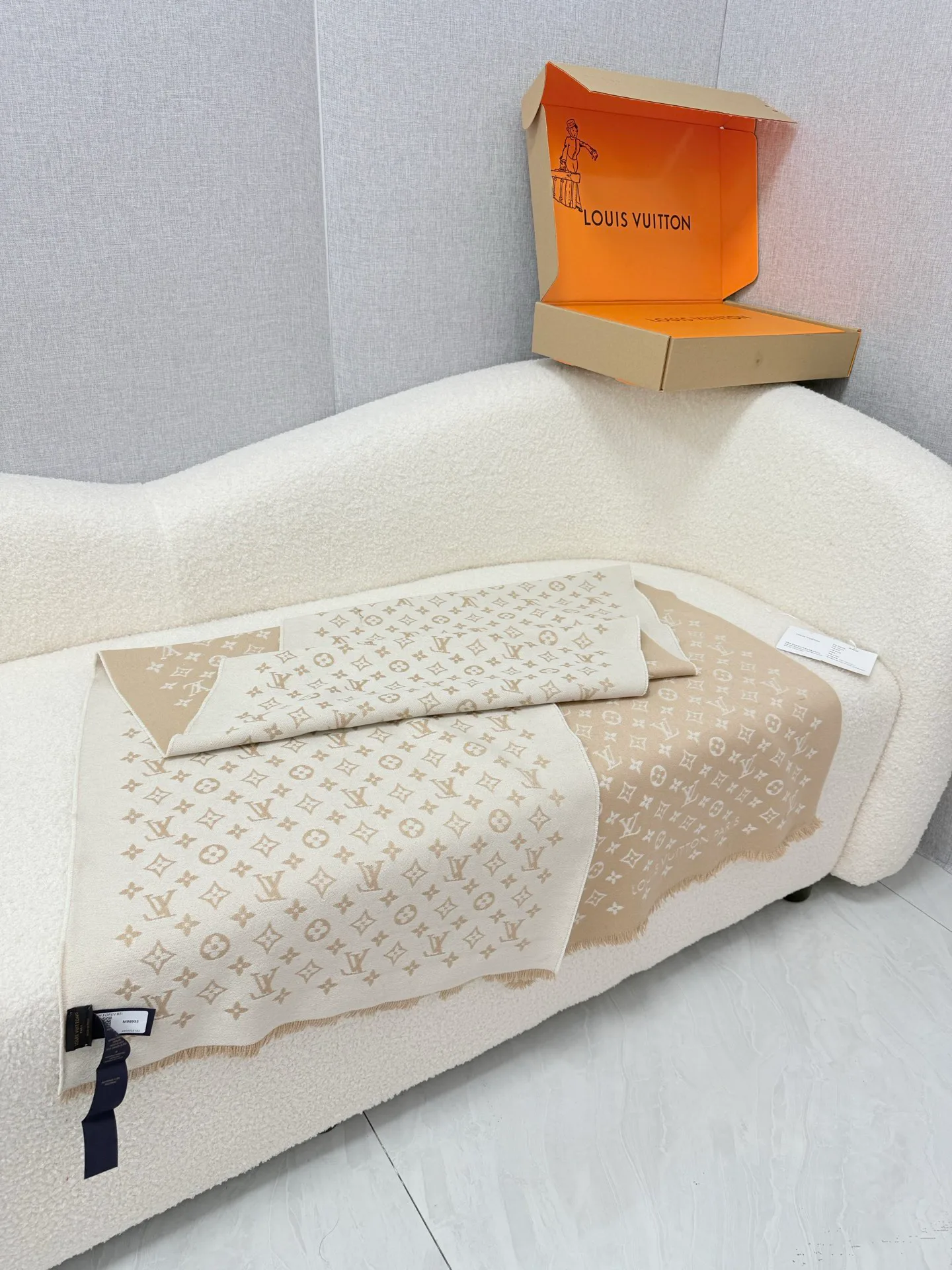 Шарфы Louis Vuitton 18627340