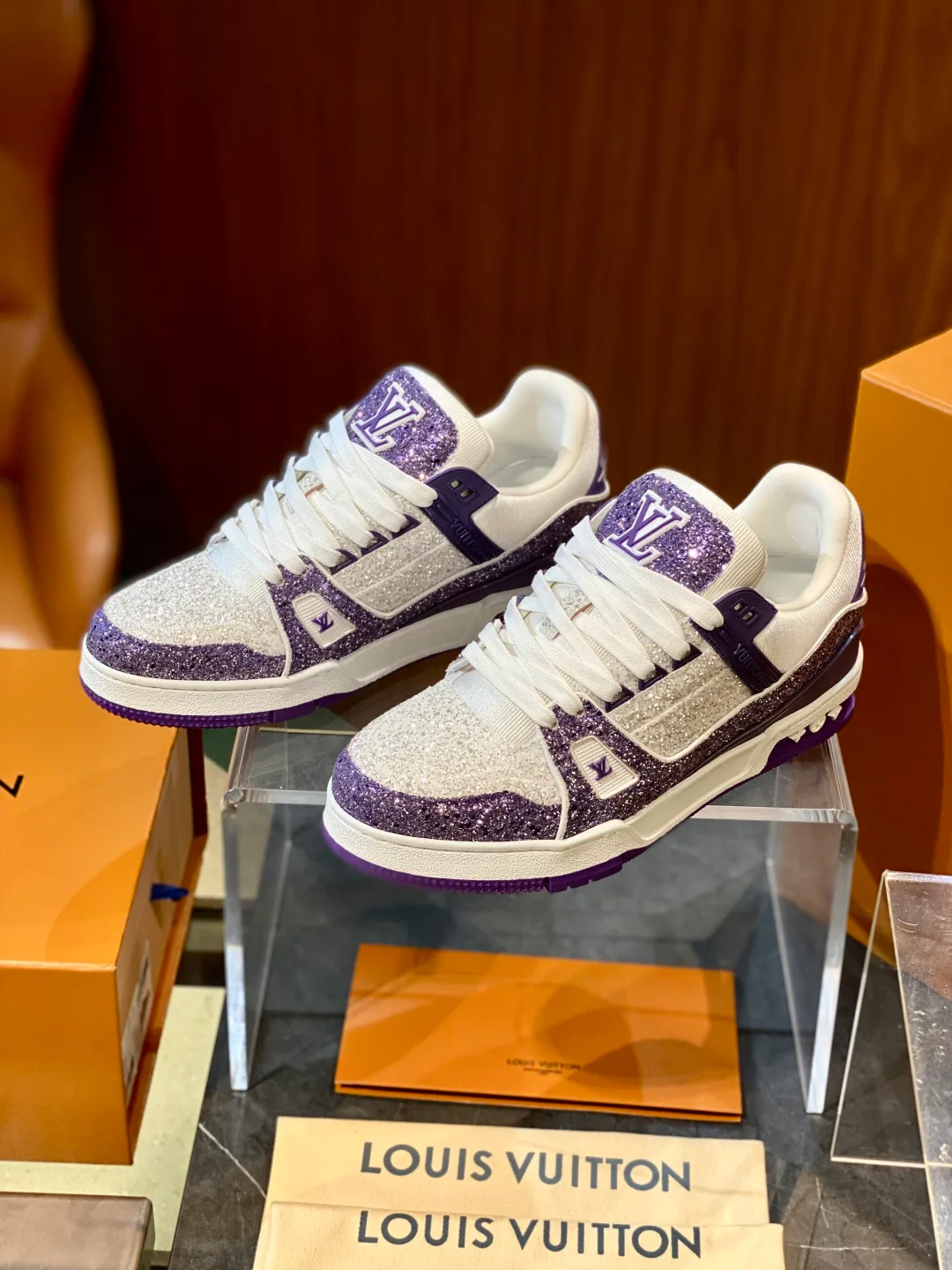 Кроссовки Женские Louis Vuitton 10383692