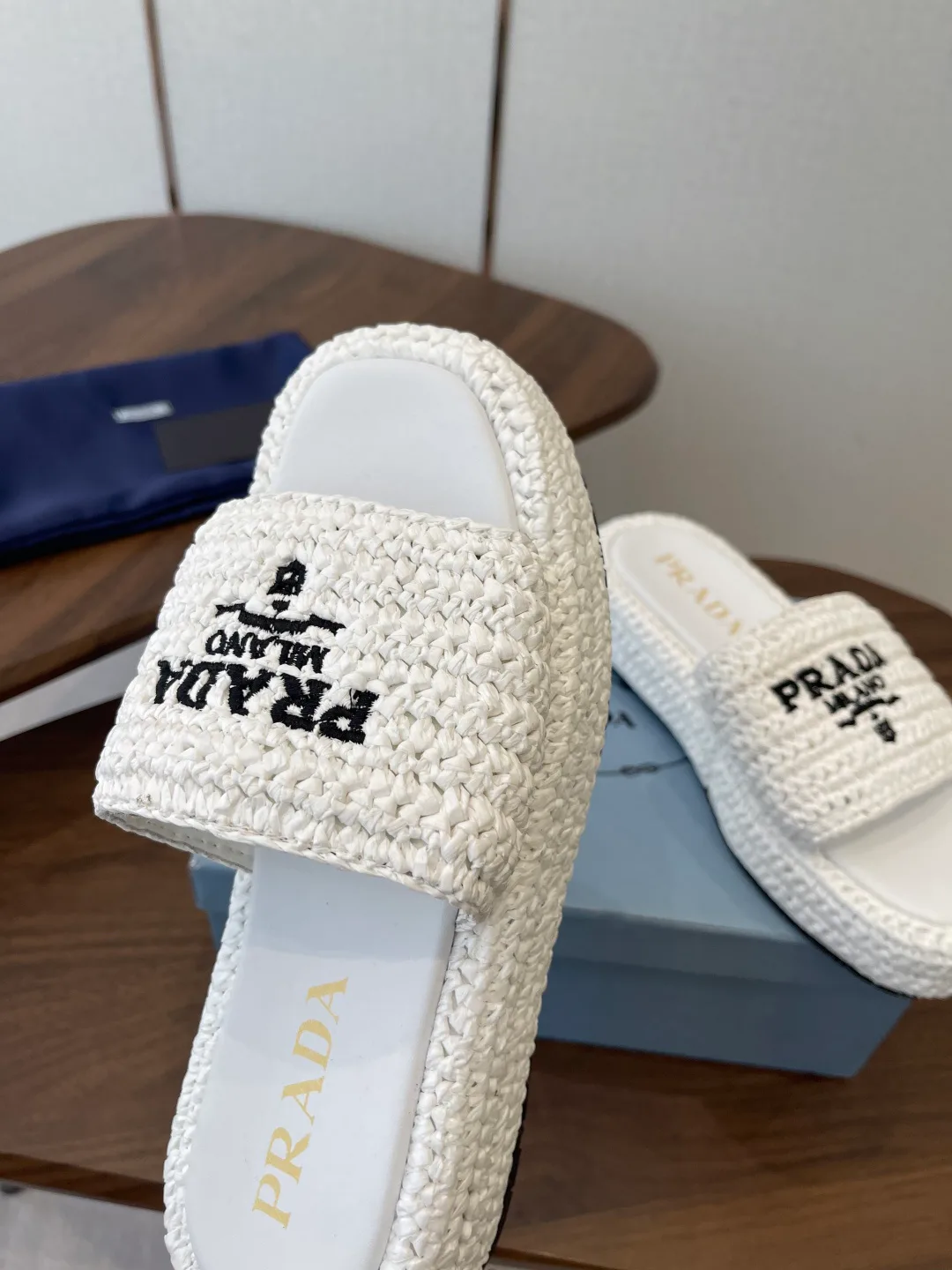 Шлепанцы Женские Prada 11484926