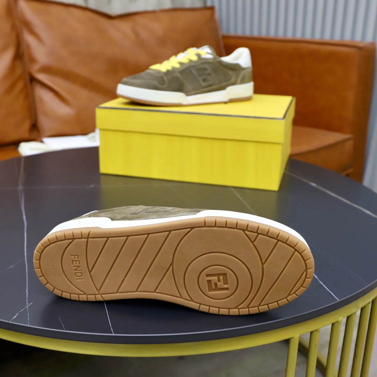 Кроссовки Женские Fendi 18516276