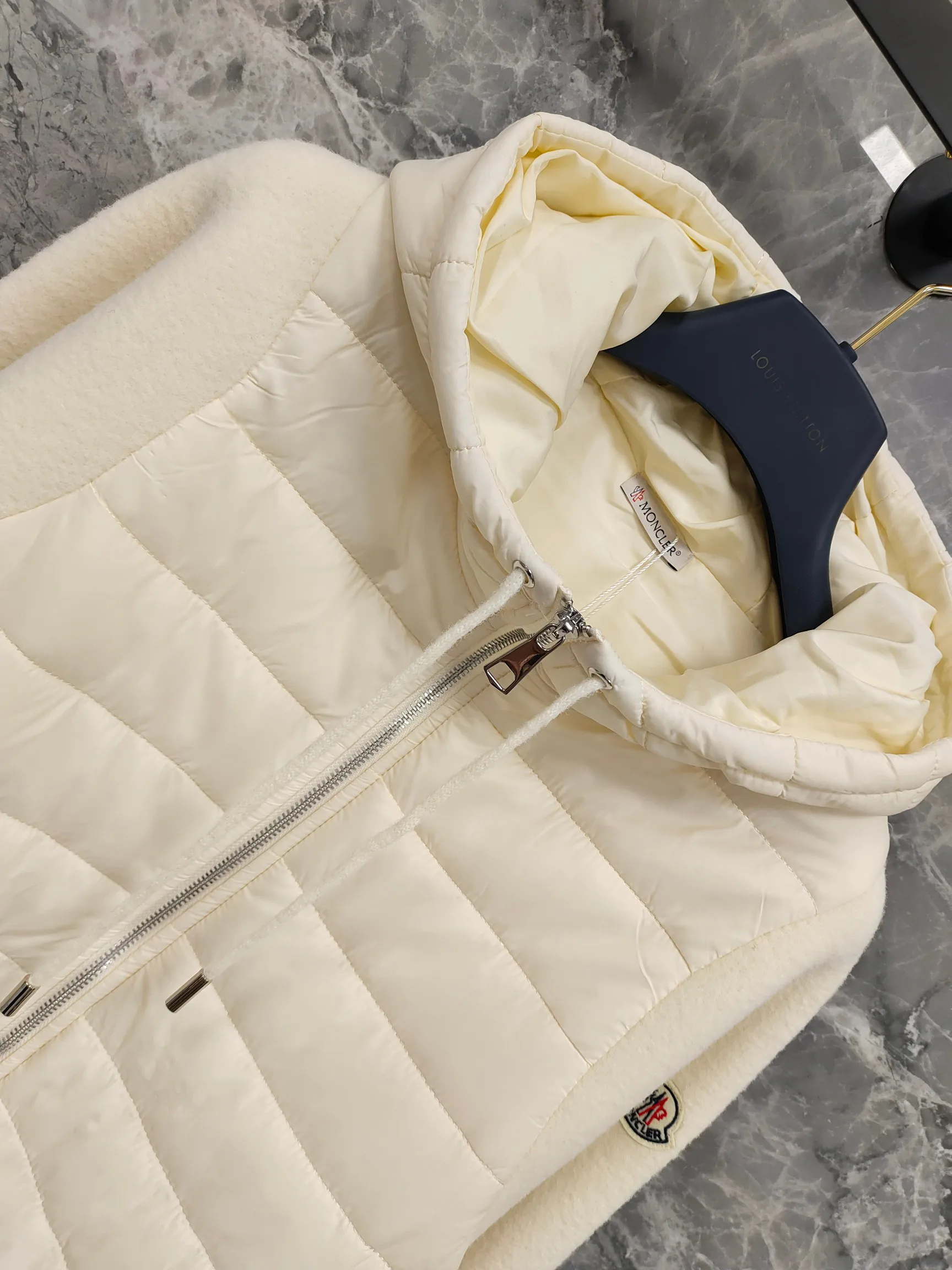 Куртки И Пуховики Женские Moncler 18743552