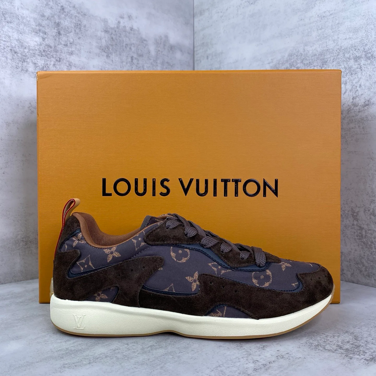 Кроссовки Женские Louis Vuitton 18747163