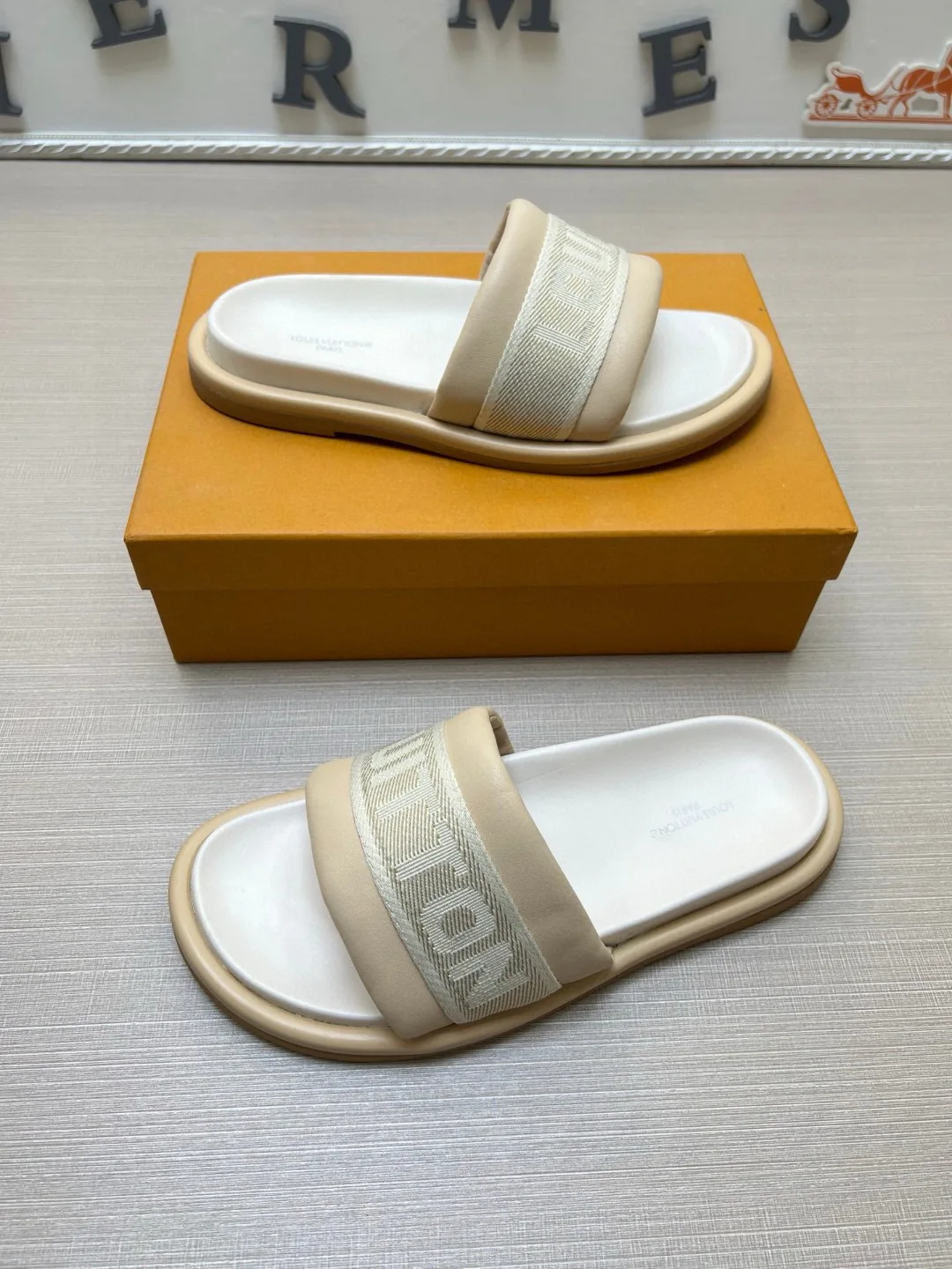 Шлепанцы Женские Louis Vuitton 9801524