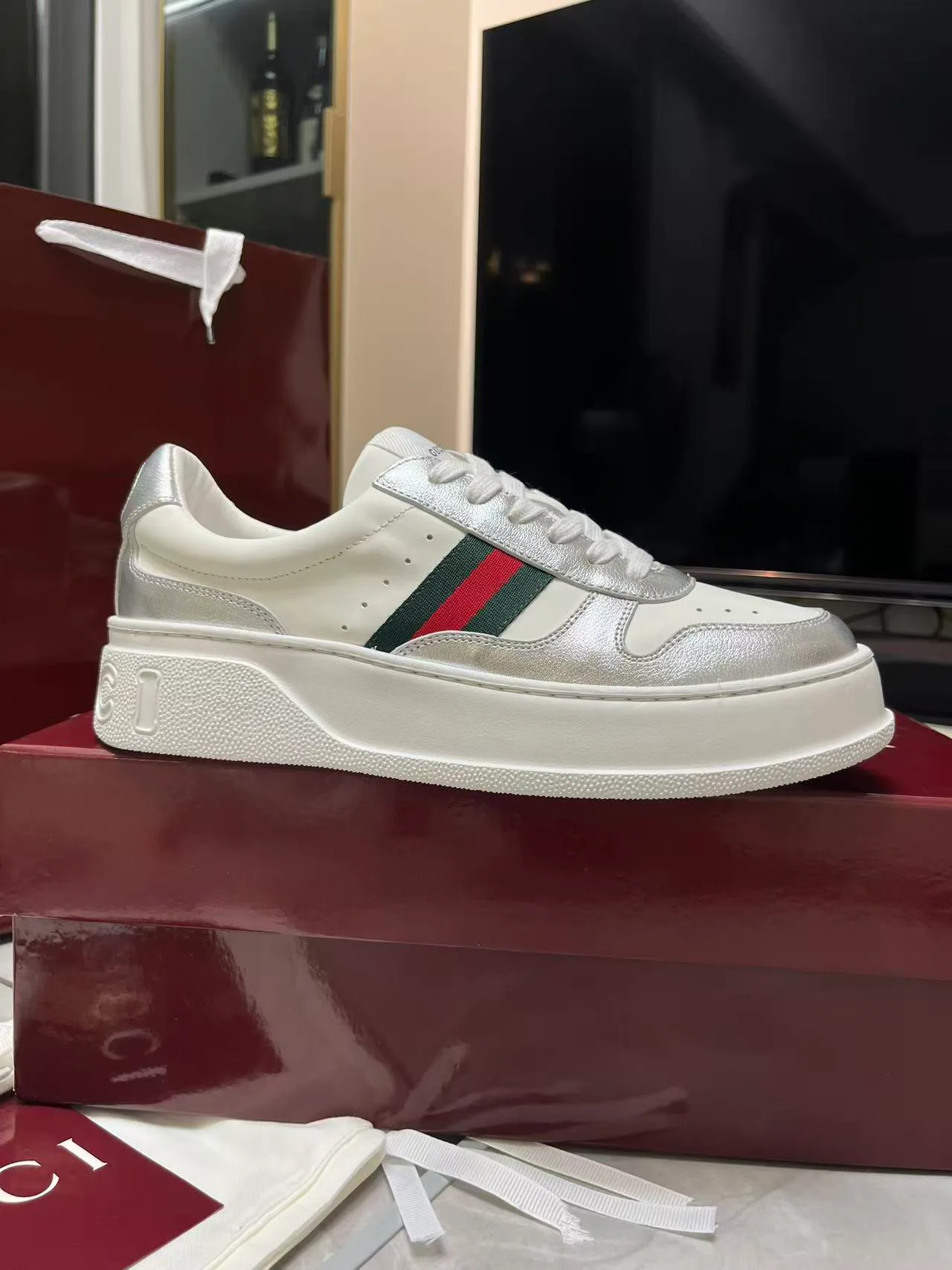 Кроссовки Женские Gucci 17620412
