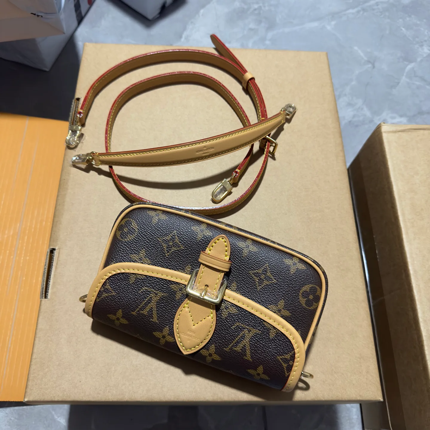 Клатчи Женские Louis Vuitton 11508437