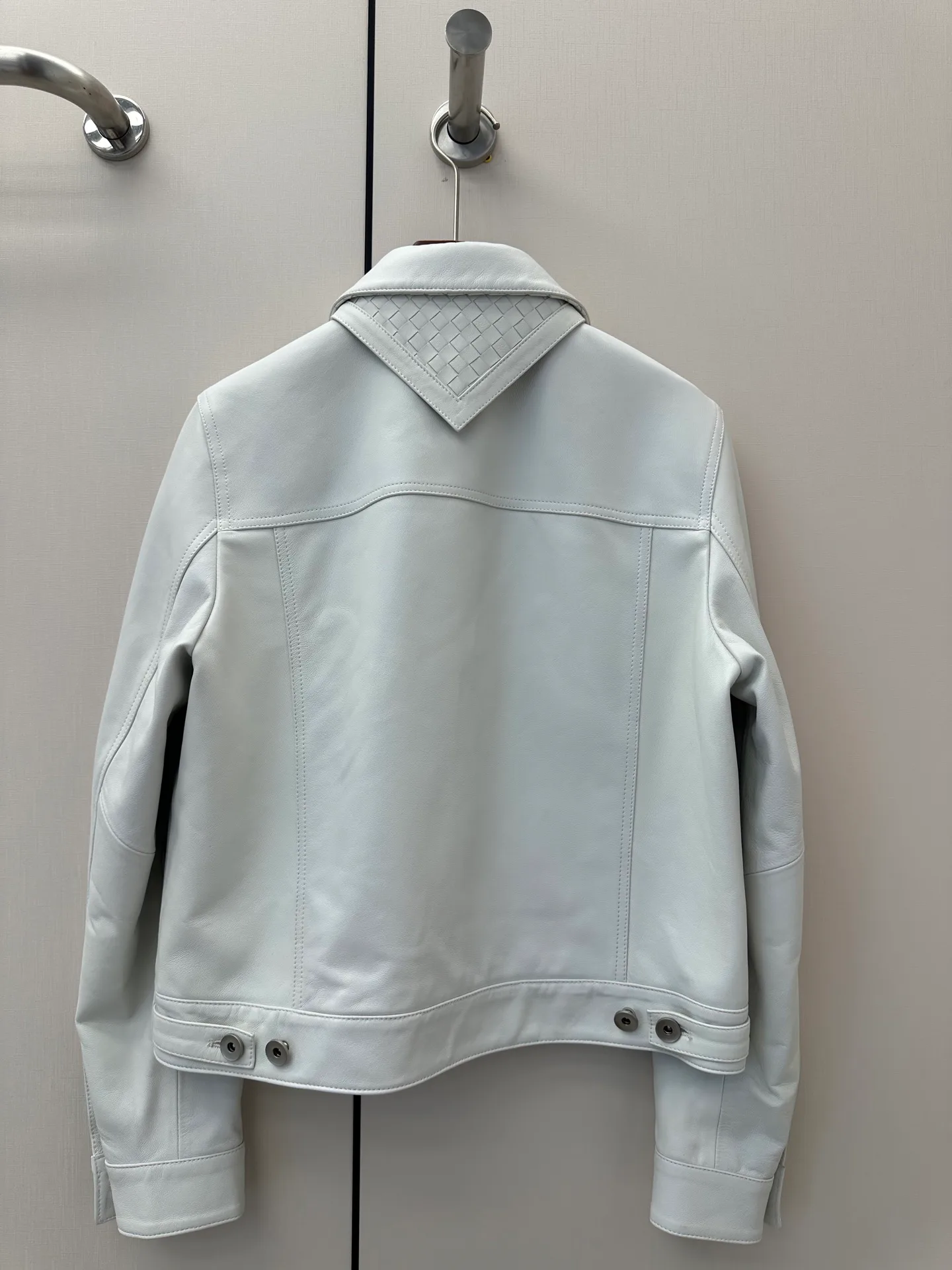 Кожаные Куртки И Дублёнки Женские Bottega Veneta 17807015
