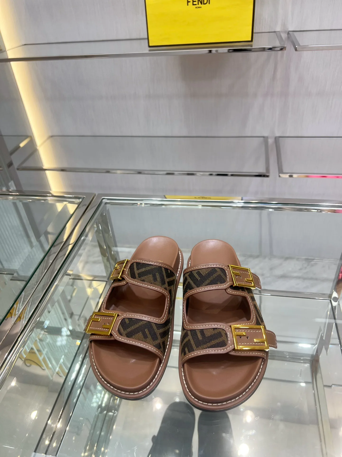 Шлепанцы Женские Fendi 22520