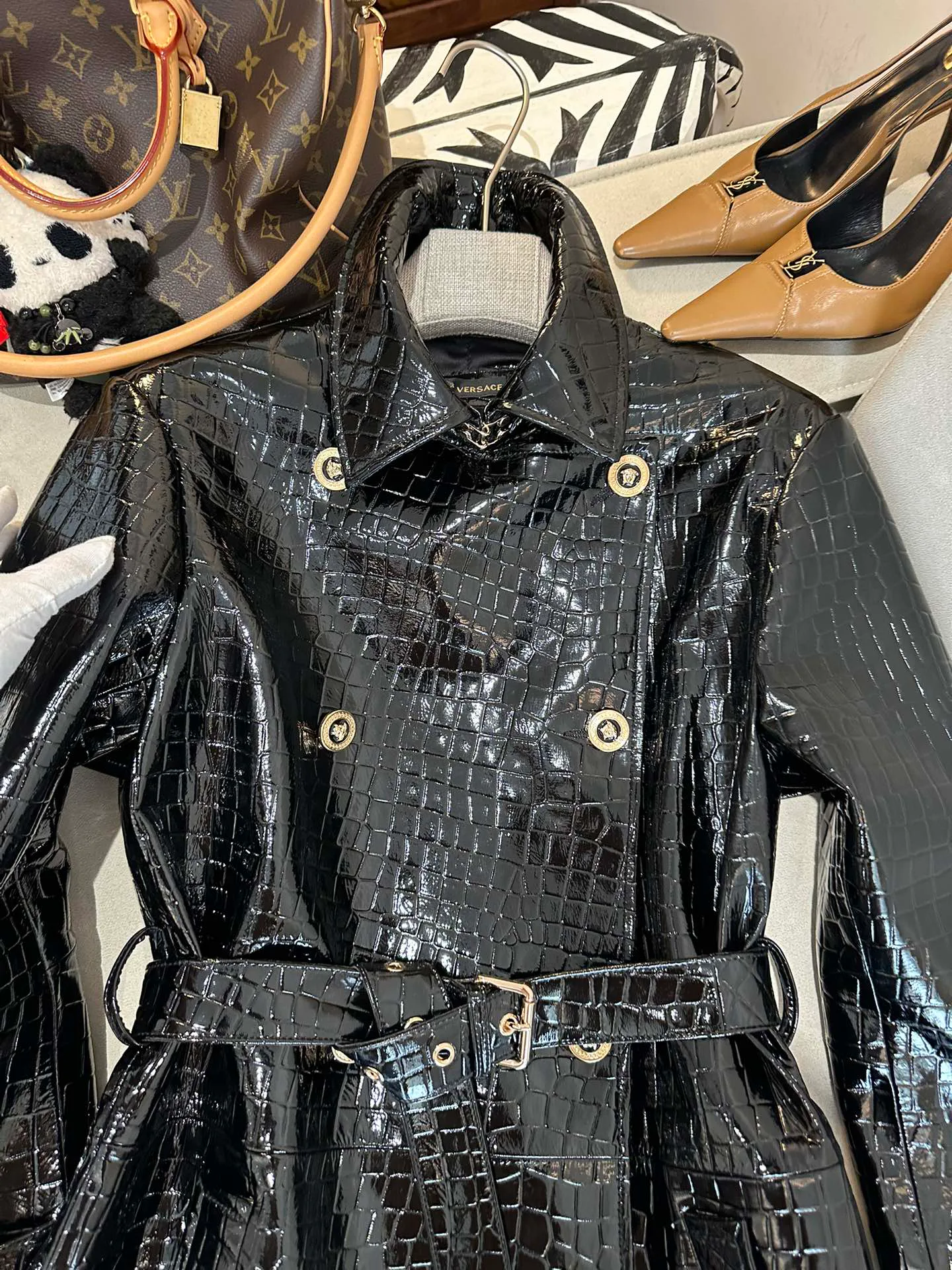 Кожаные Куртки И Дублёнки Женские Versace 11679696