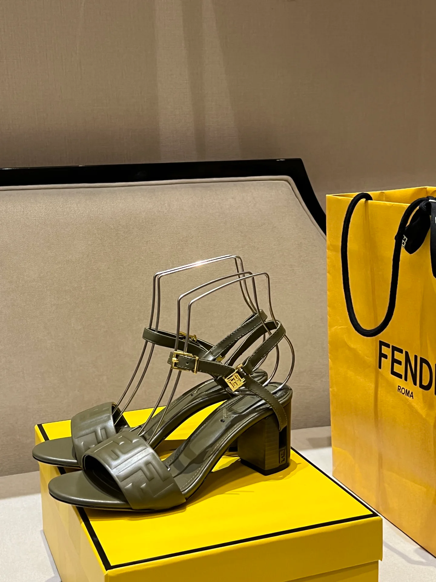 Босоножки Женские Fendi 9288979