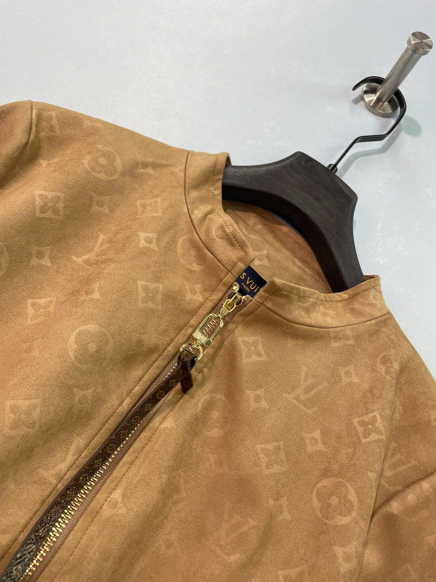 Куртки И Пуховики Женские Louis Vuitton 17943352