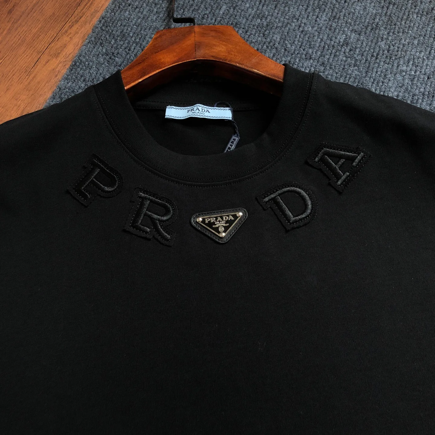 Футболки Женские Prada 10542499