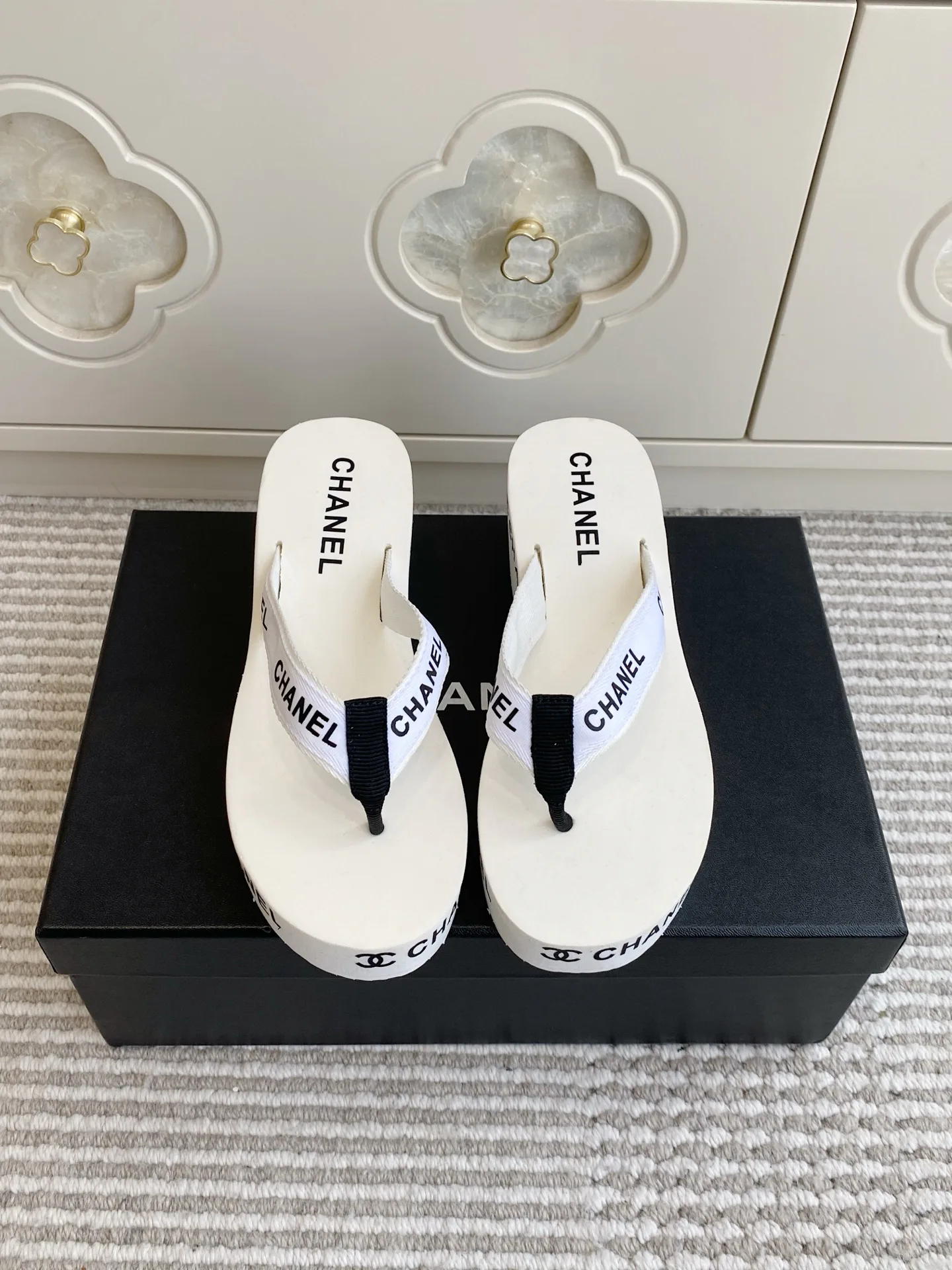 Шлепанцы Женские Chanel 11909760