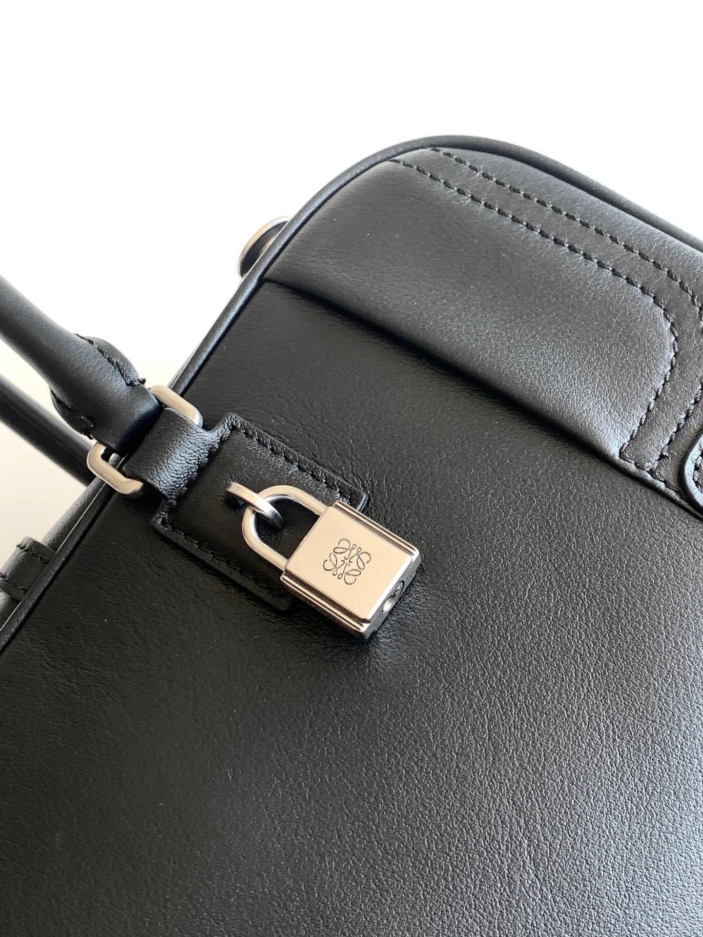 Классические Сумки Женские Loewe 11504281