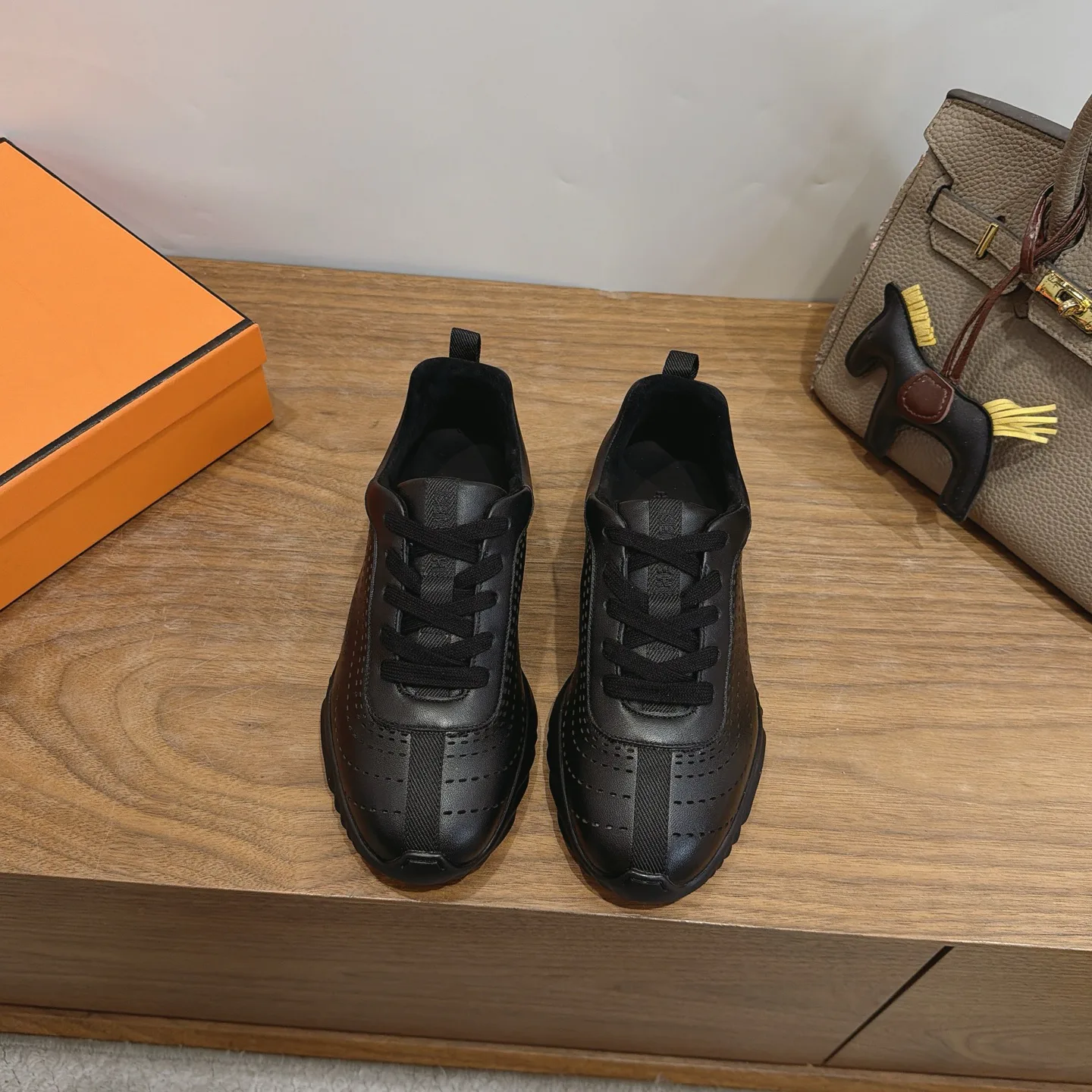 Кроссовки Женские Hermes 18230944