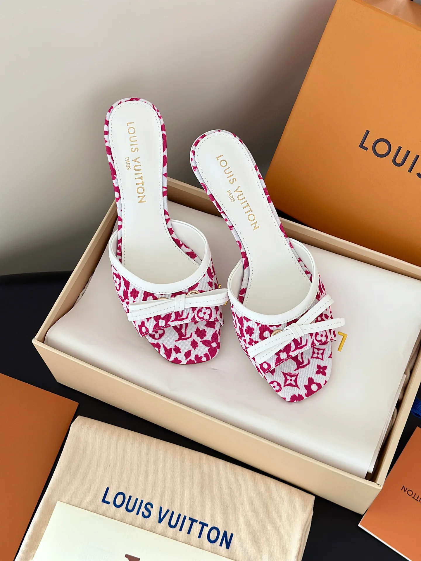 Туфли Женские Louis Vuitton 12798359