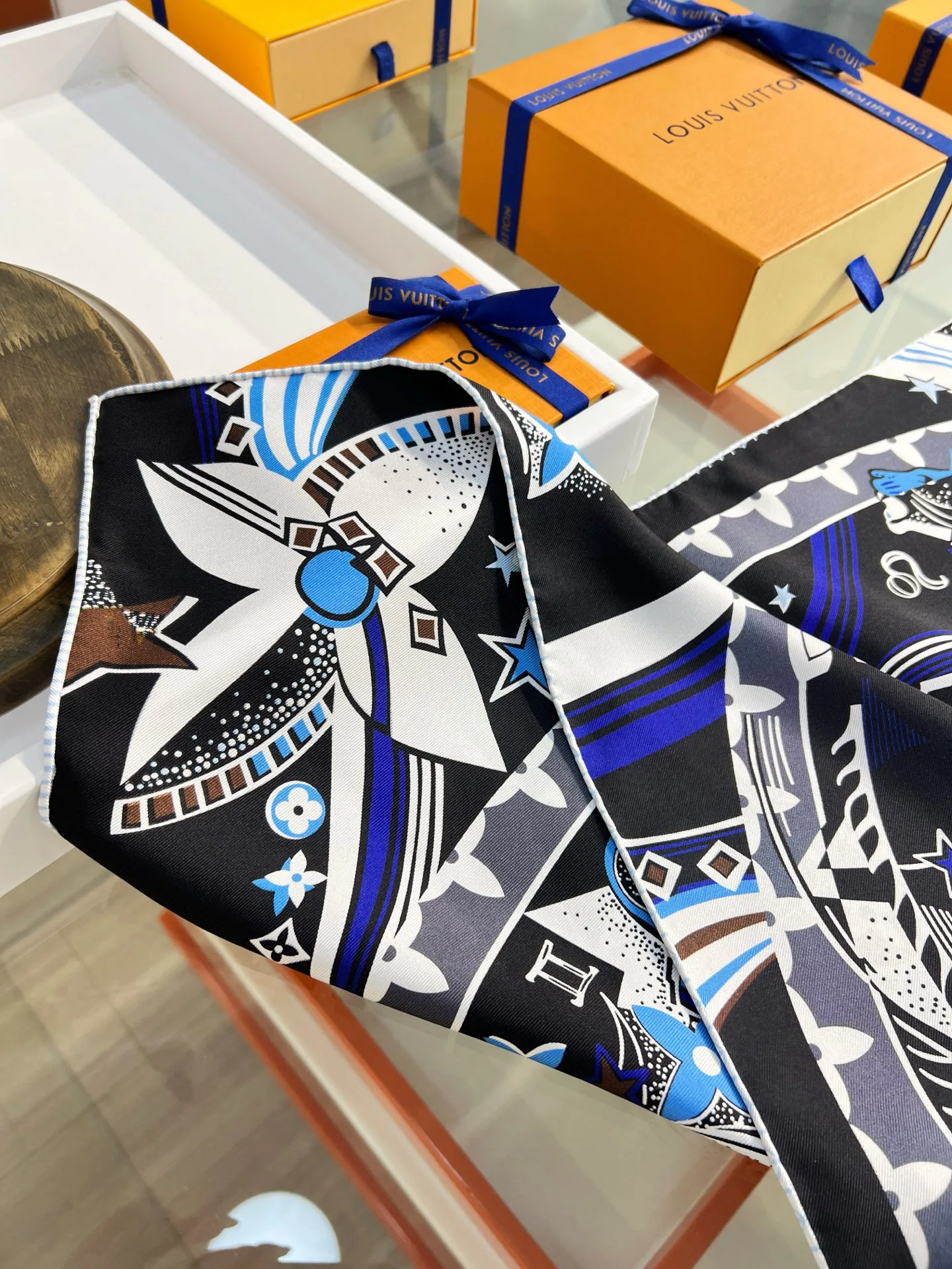 Платки Louis Vuitton 11527385