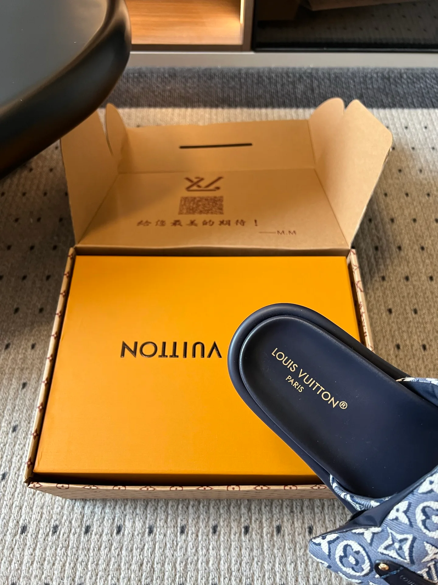 Шлепанцы Женские Louis Vuitton 17686618