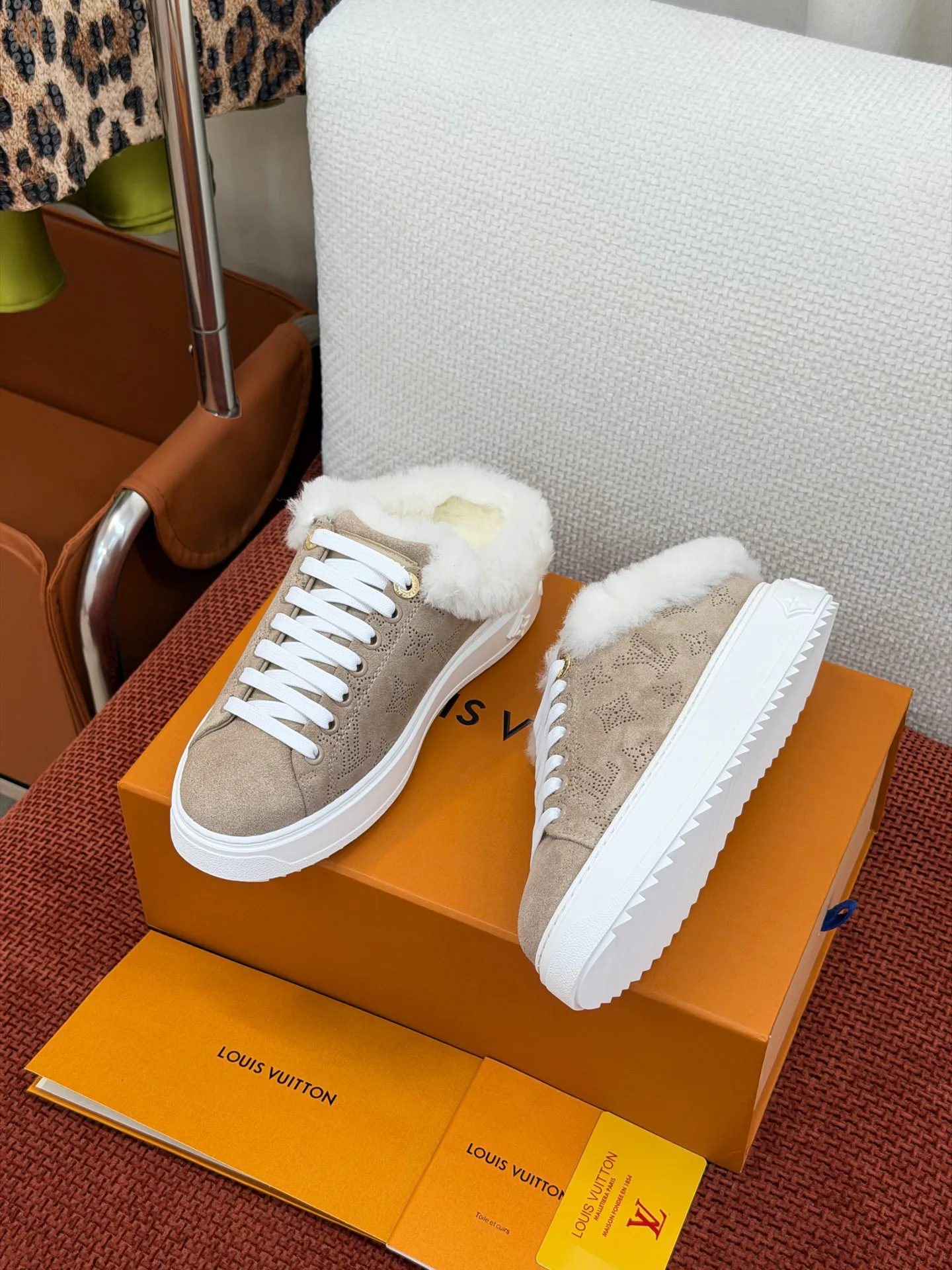Кроссовки Женские Louis Vuitton 19585452