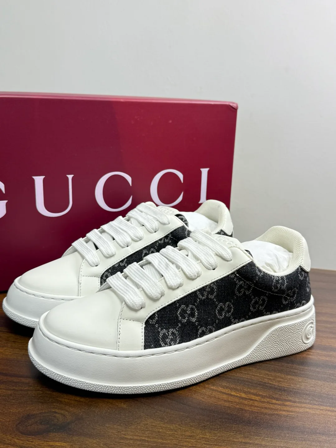 Кроссовки Женские Gucci 19678556