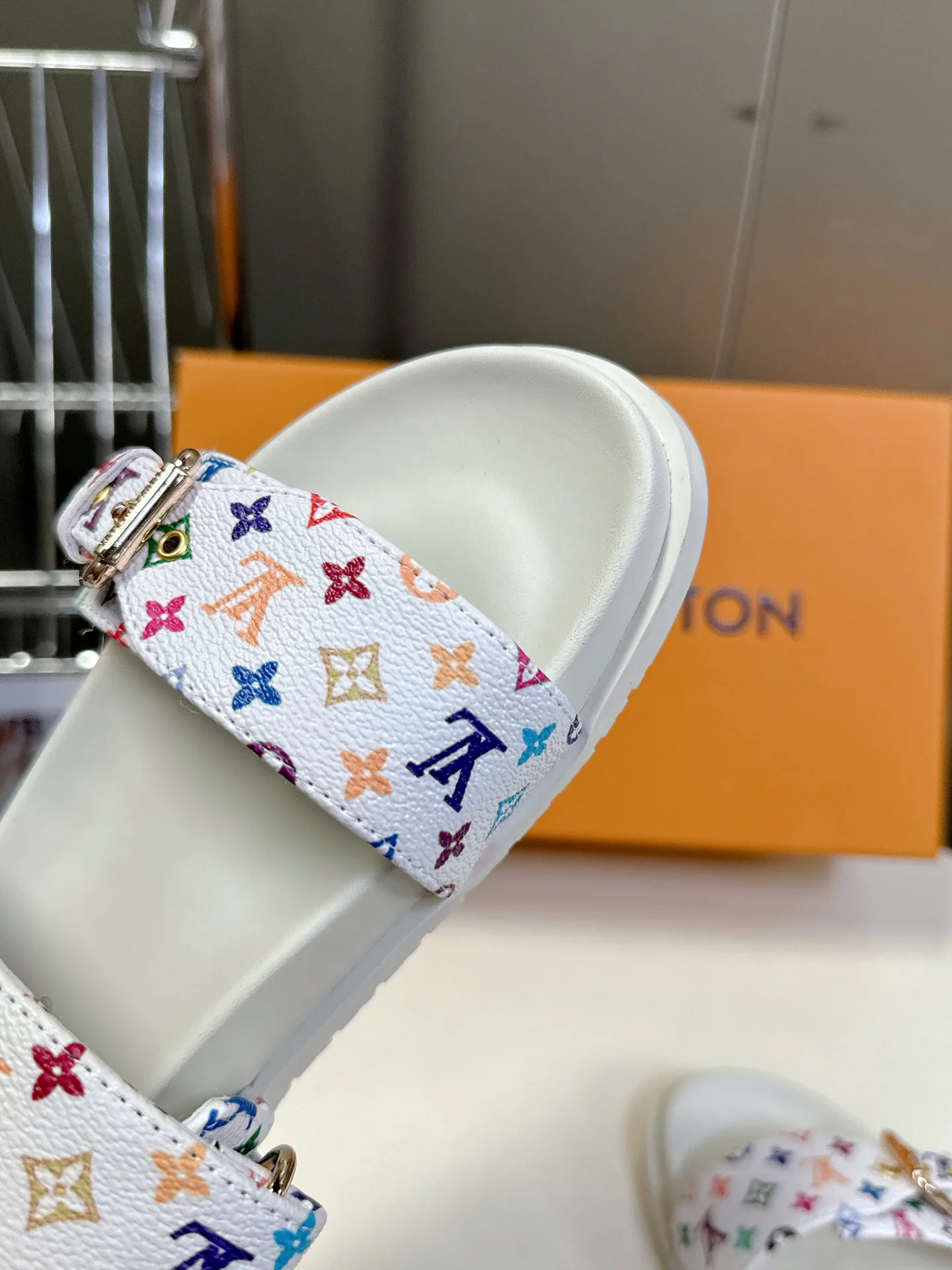 Шлепанцы Женские Louis Vuitton 9547