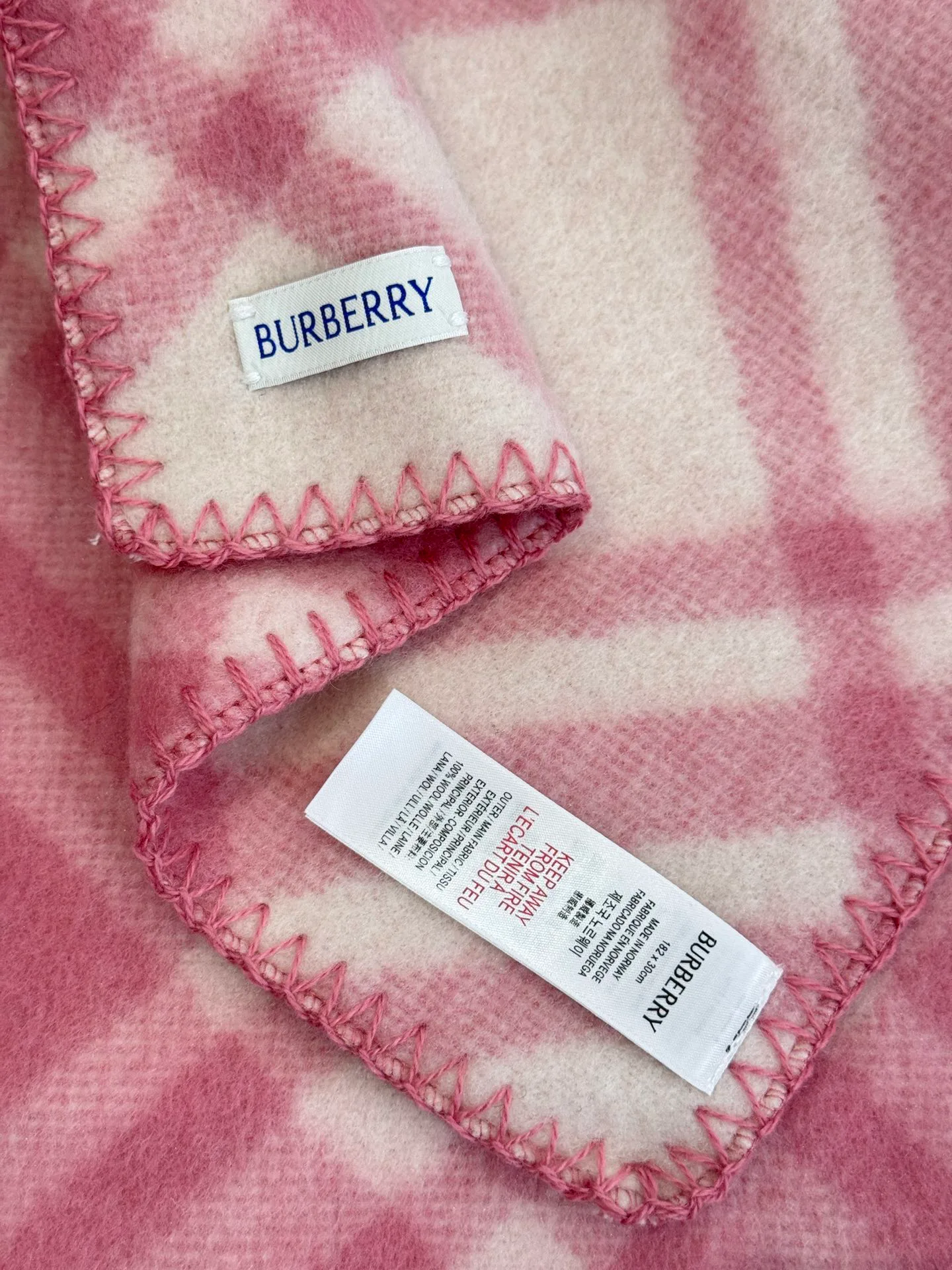 Шарфы Burberry 18287464