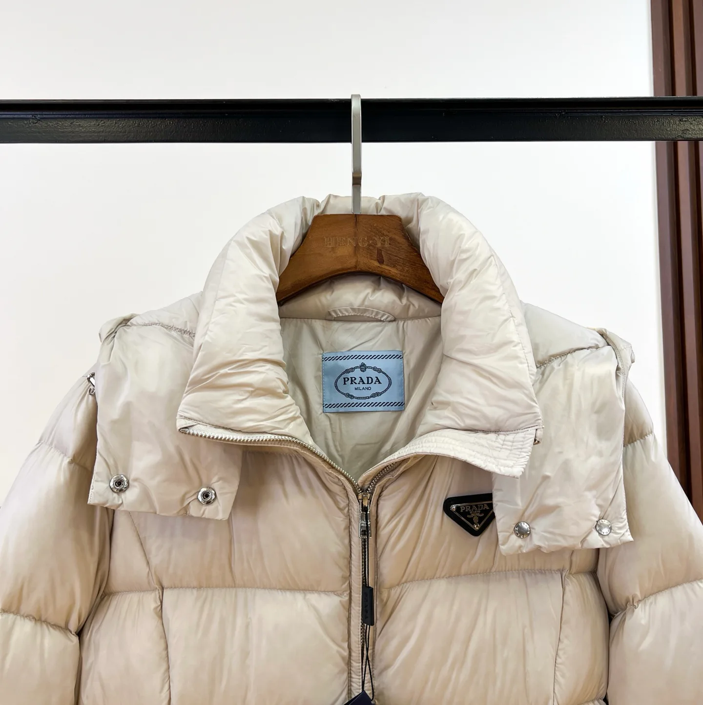 Куртки И Пуховики Женские Prada 18228769