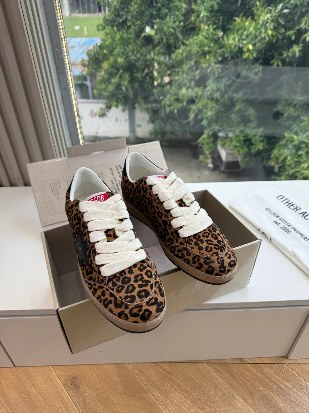 Кроссовки Женские Golden Goose 18801050
