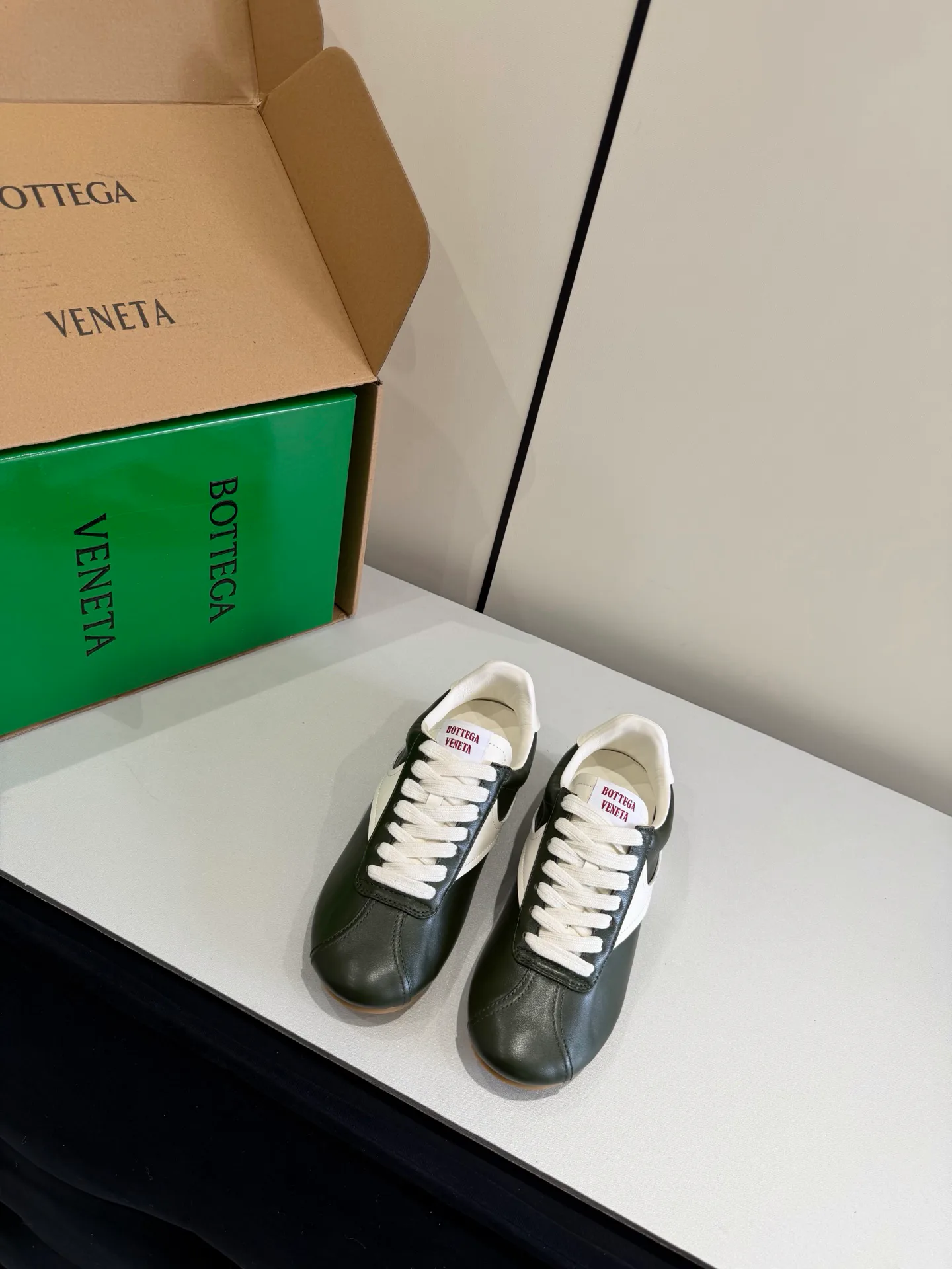 Кроссовки Женские Bottega Veneta 17976995