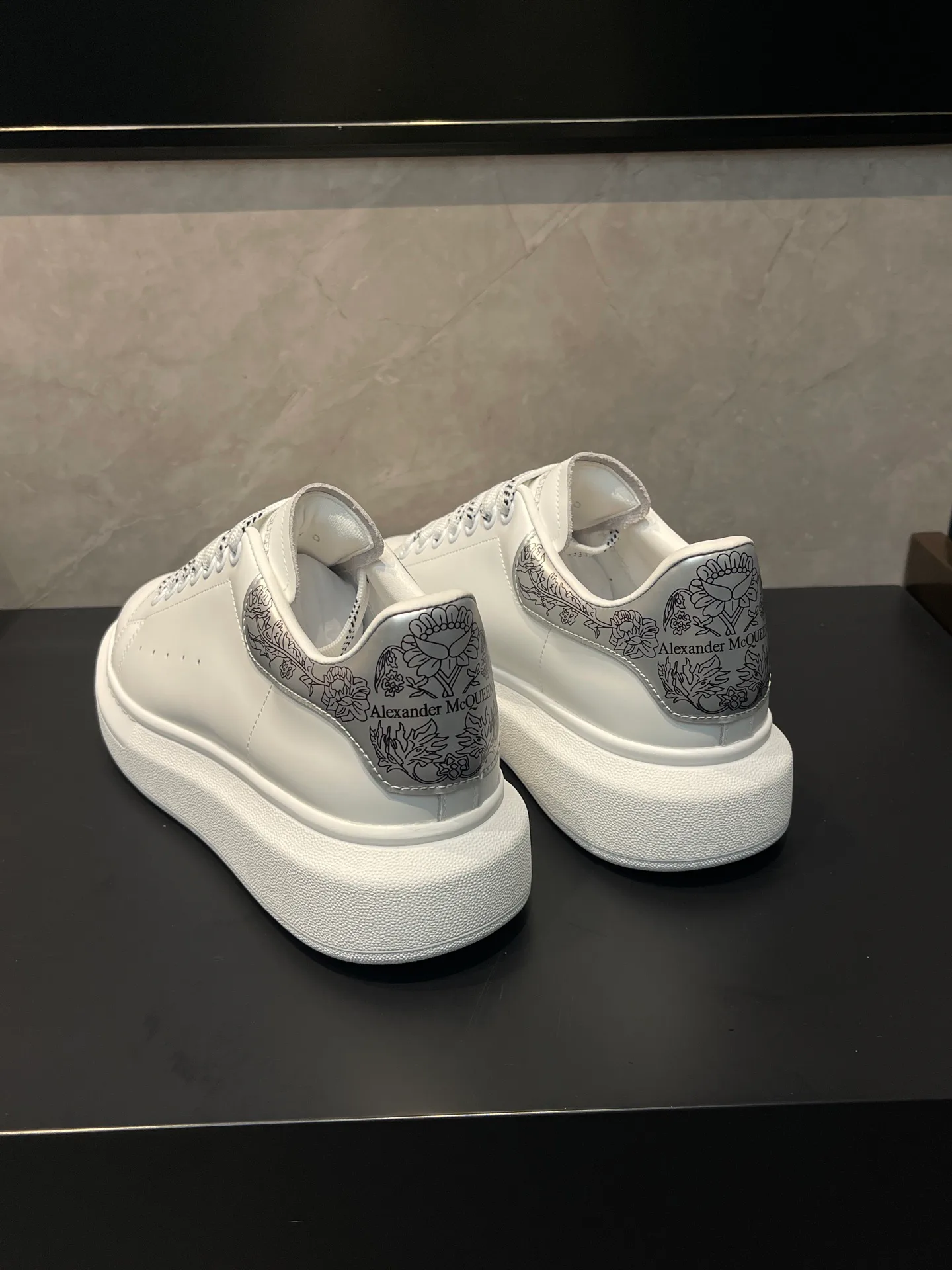 Кроссовки Женские Alexander Mcqueen 18363933