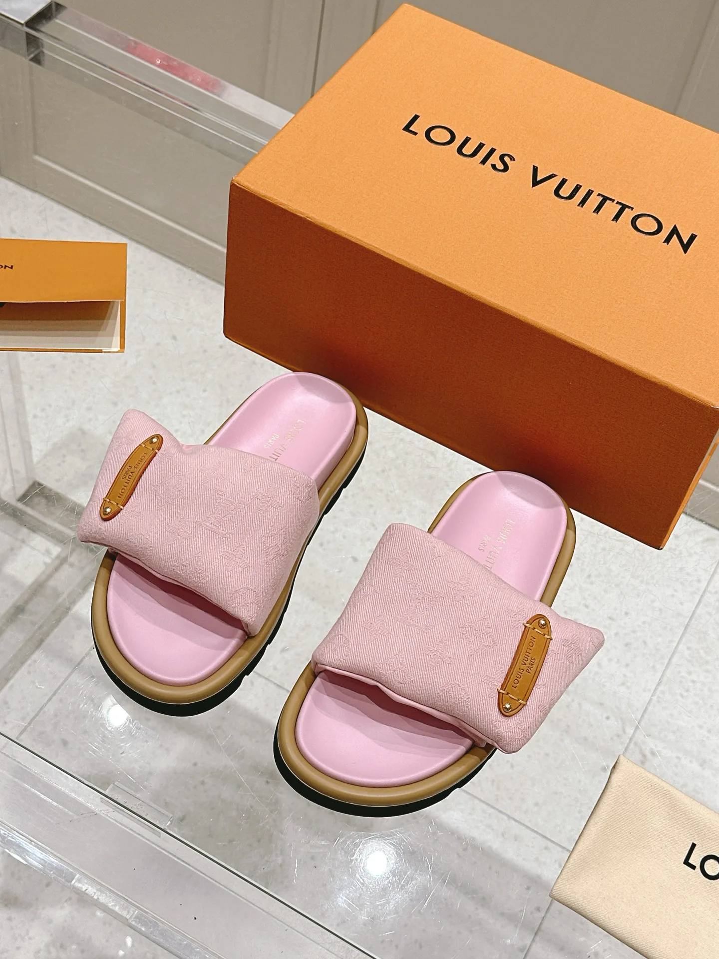 Шлепанцы Женские Louis Vuitton 35761