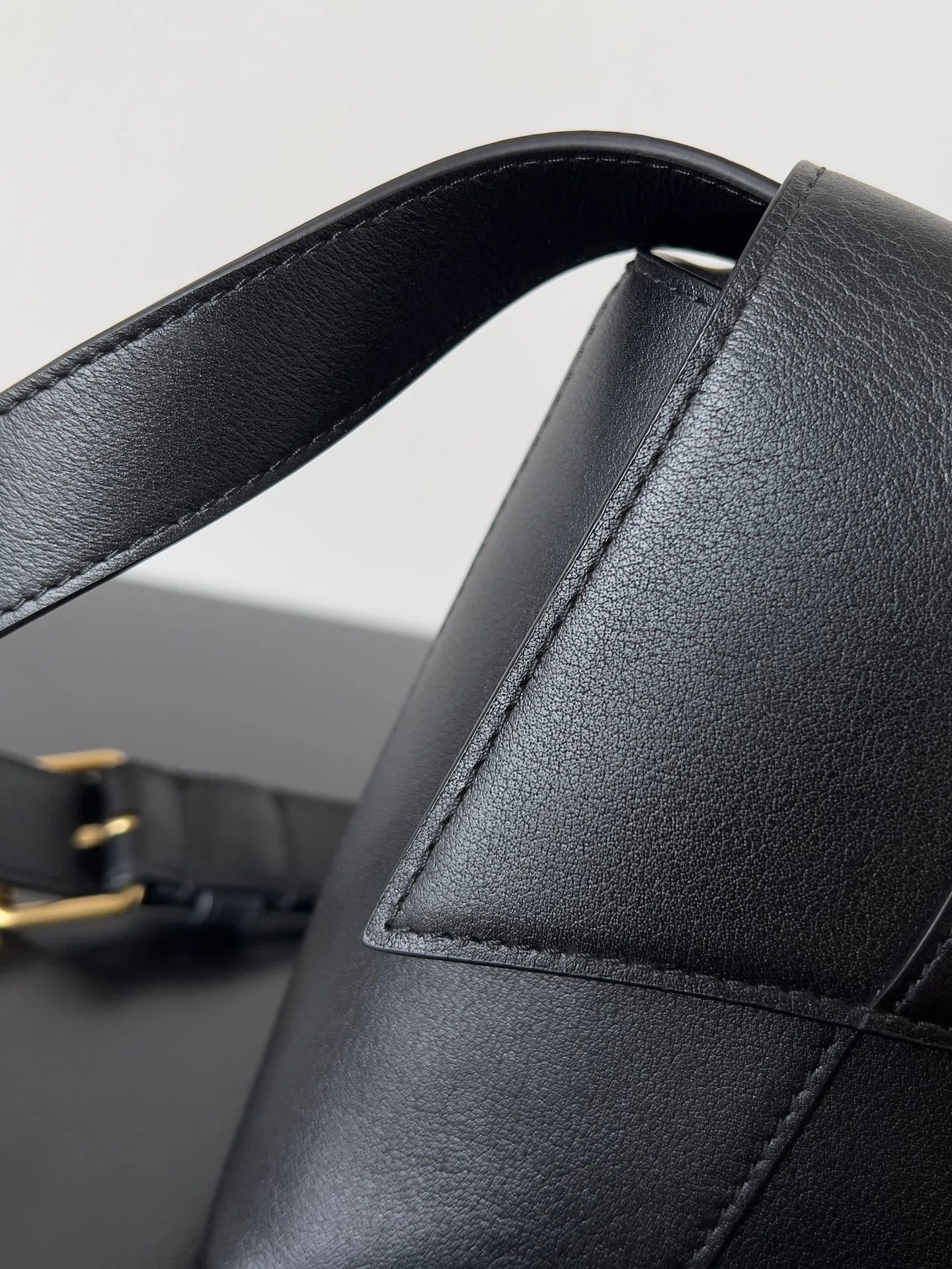 Сумки На Ремне Женские Balenciaga 368795