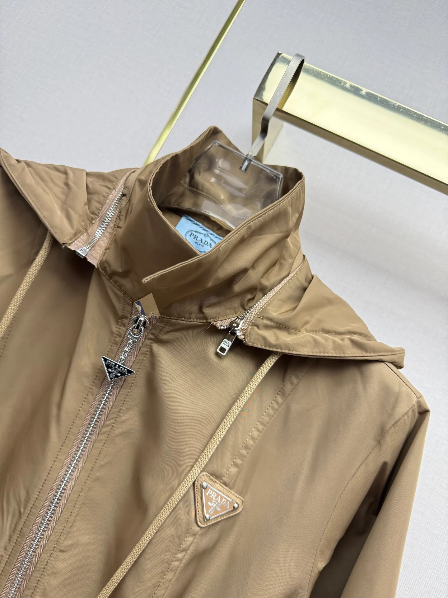 Куртки И Пуховики Женские Prada 17908349