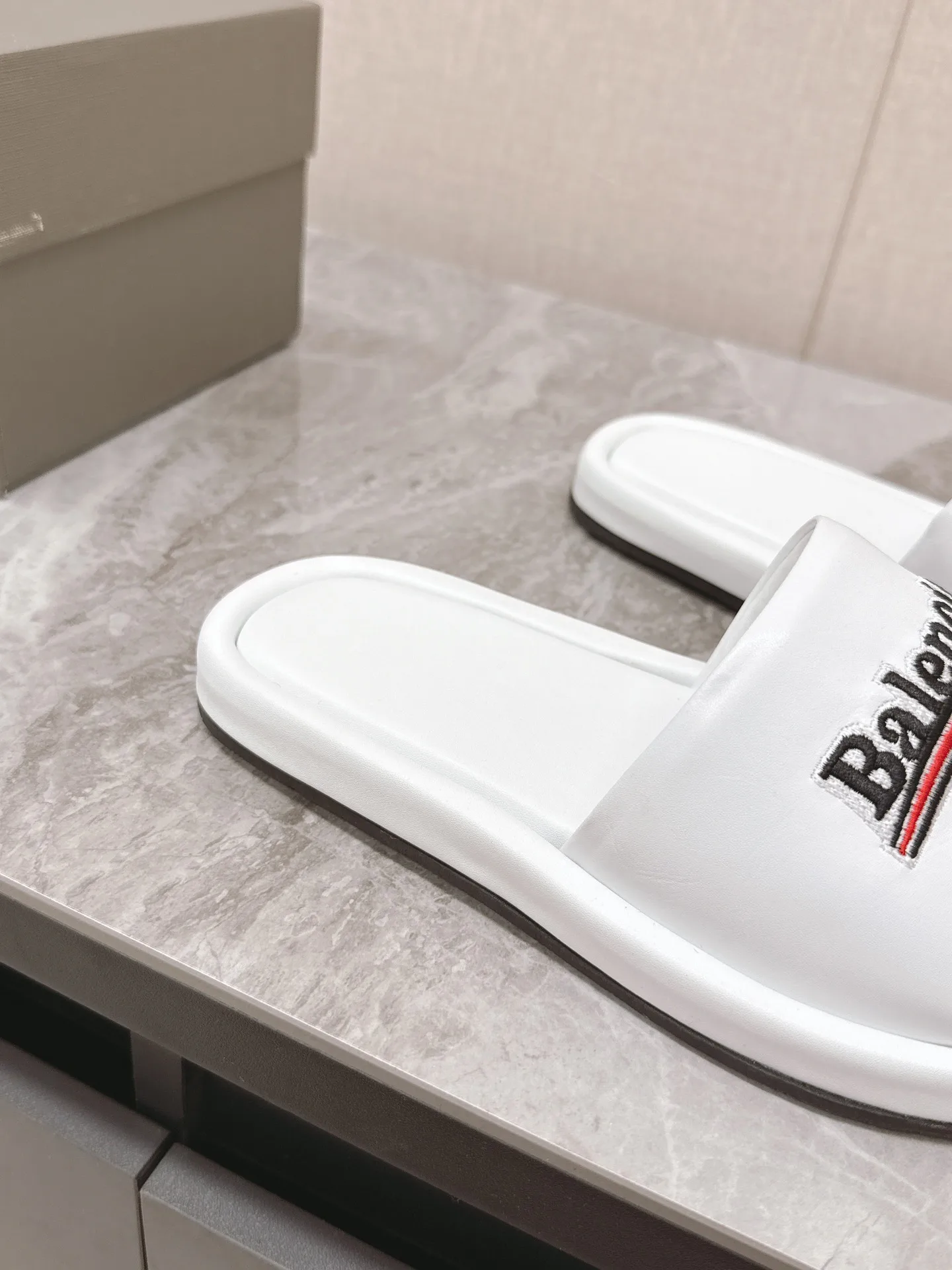 Шлепанцы Женские Balenciaga 22131