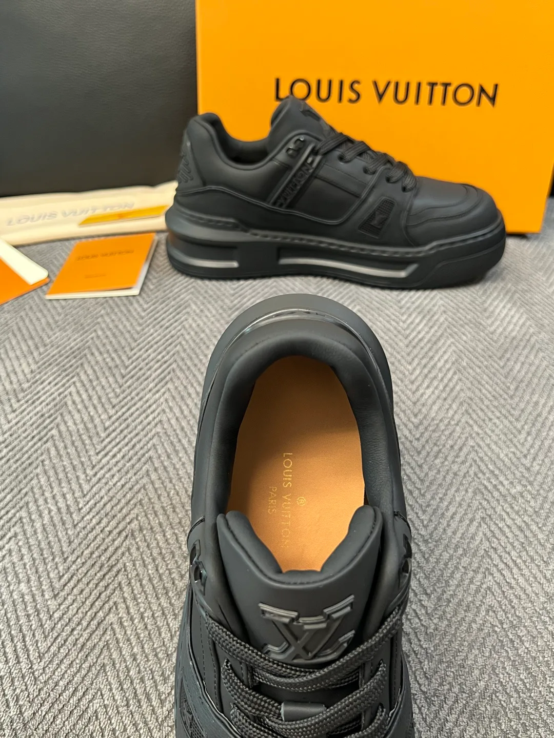 Кроссовки Мужские Louis Vuitton 18824478