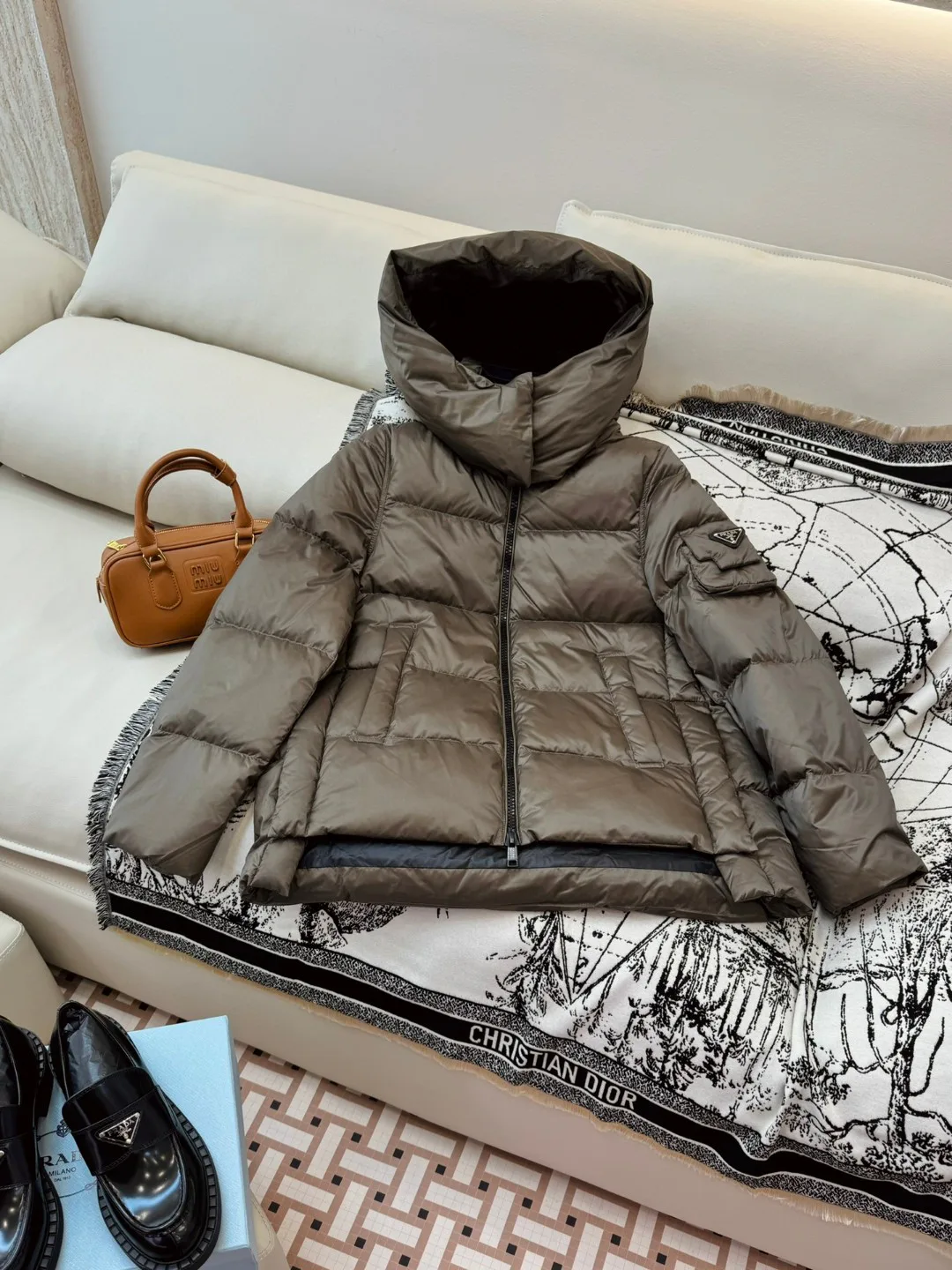 Куртки И Пуховики Женские Prada 17910126