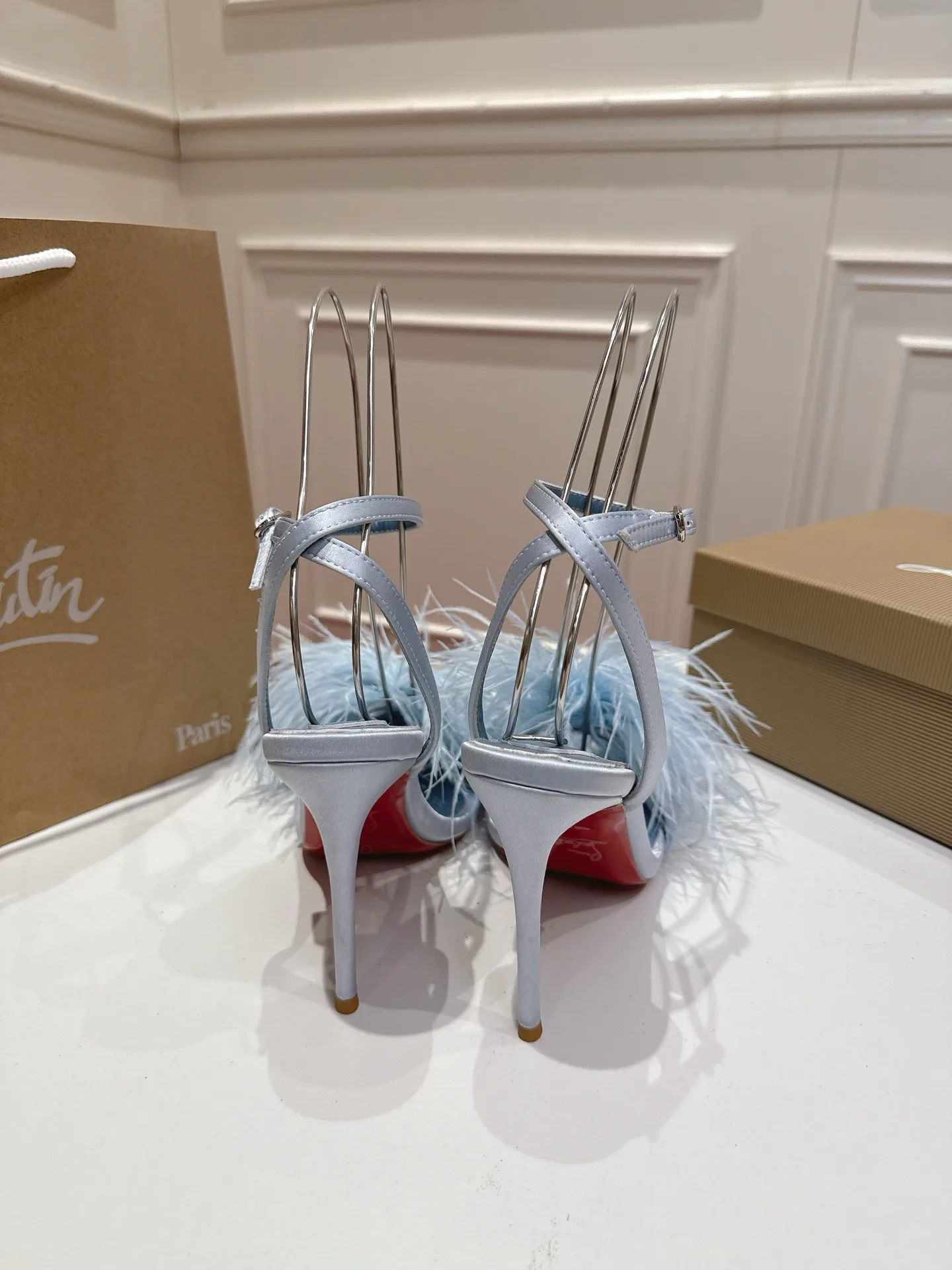 Туфли Женские Christian Louboutin 17057873