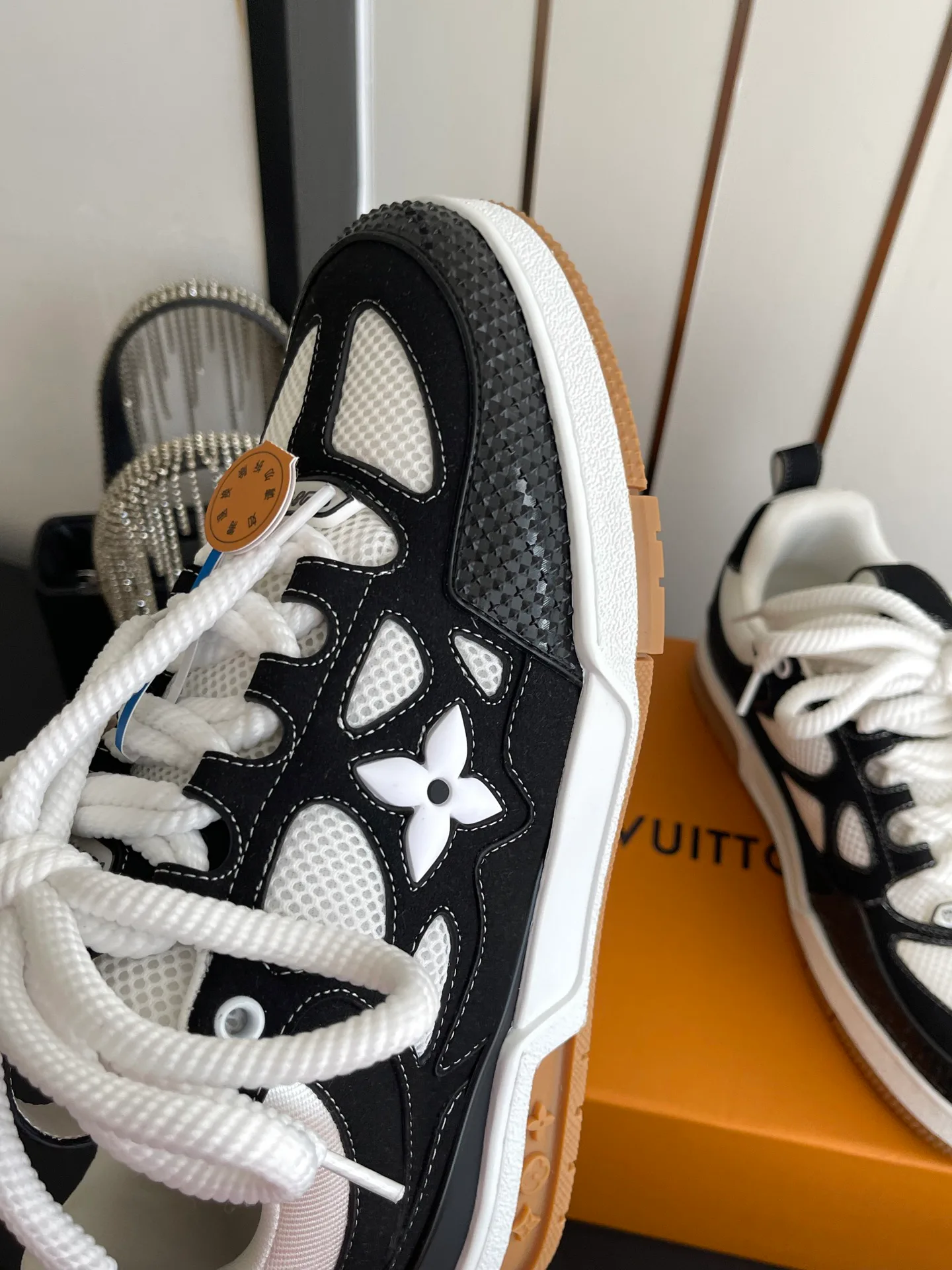 Кроссовки Женские Louis Vuitton 17908532