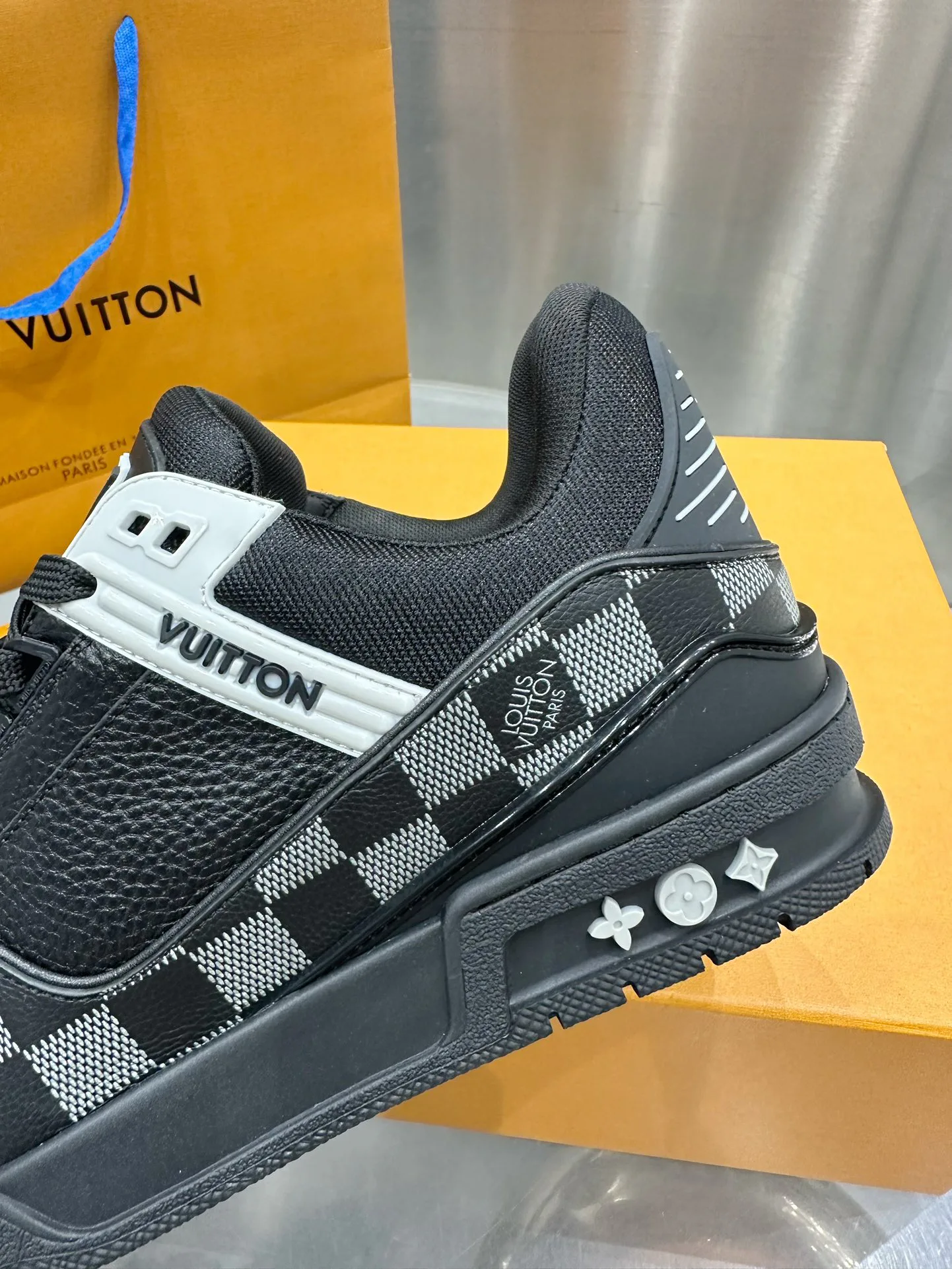 Кроссовки Мужские Louis Vuitton 19073361