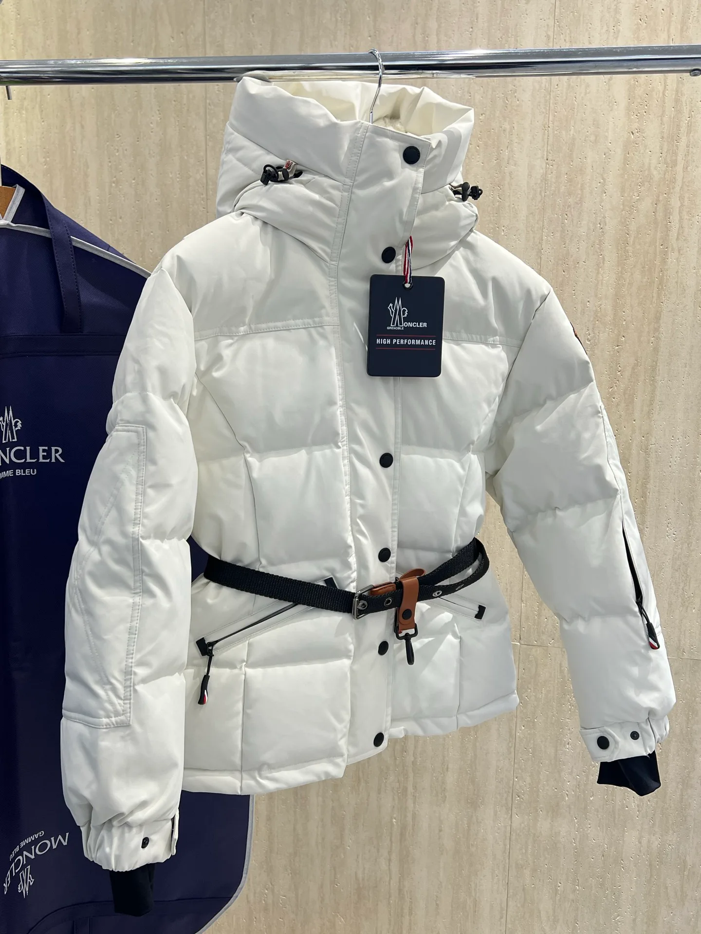 Куртки И Пуховики Женские Moncler 18875977